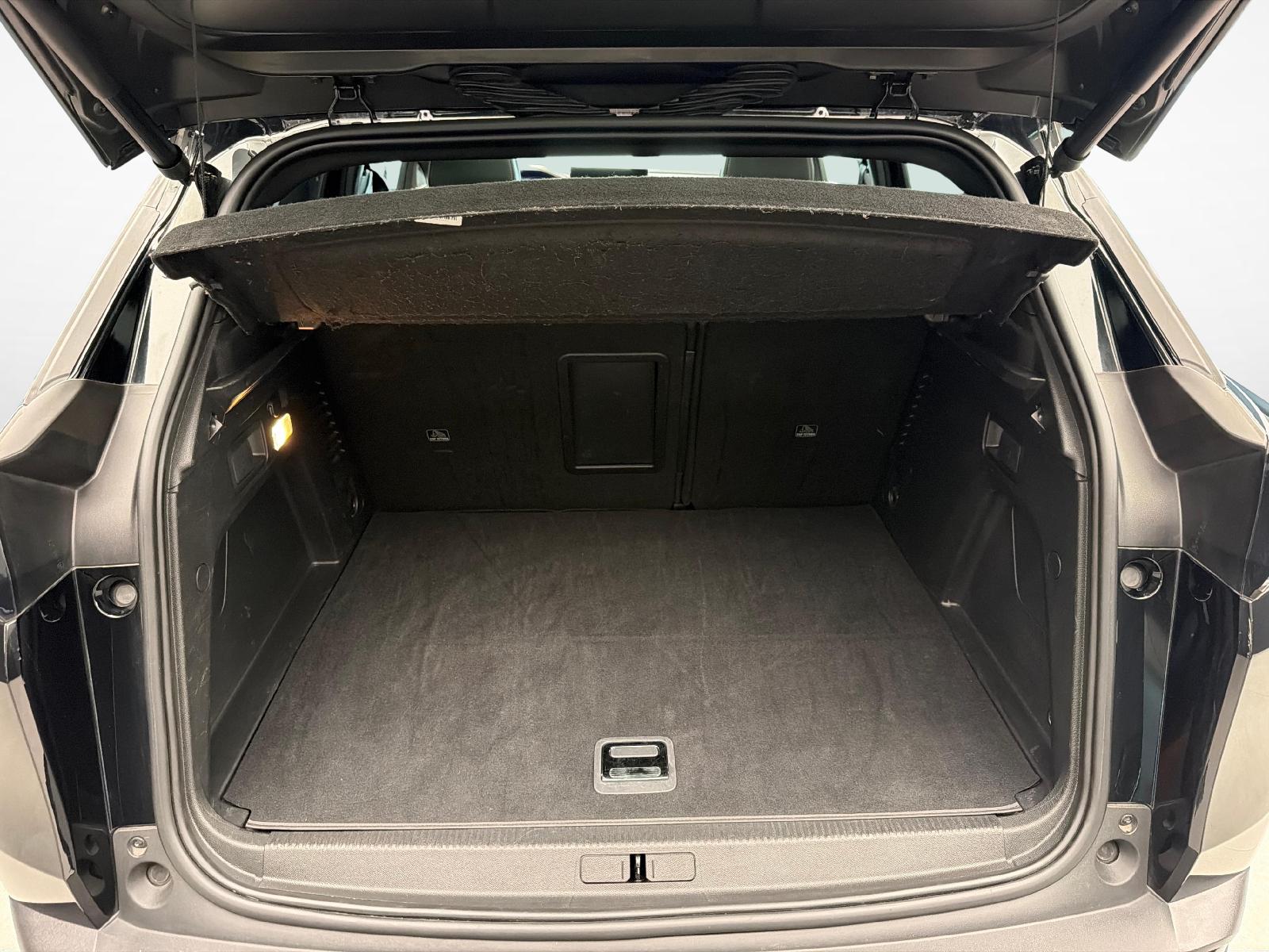 PEUGEOT 3008 1.6 Plug-in Hybrid4 GT-image-11