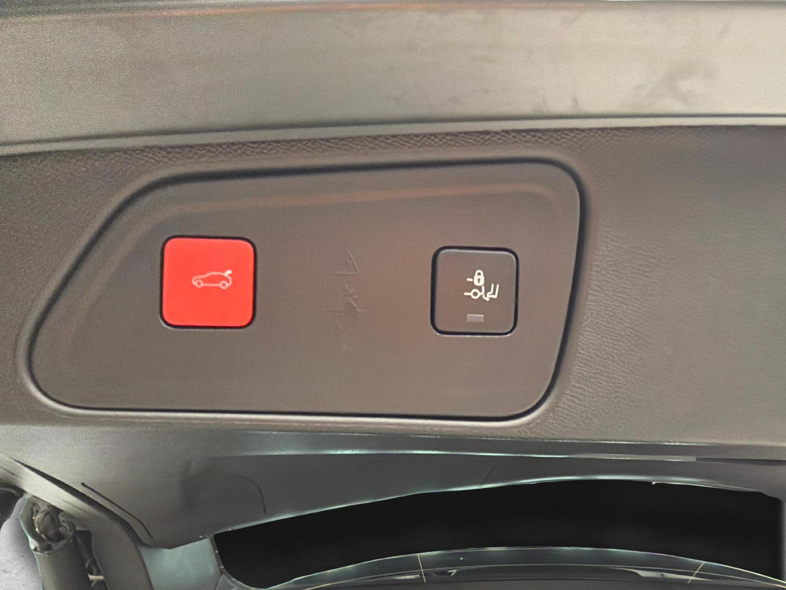 PEUGEOT 3008 1.6 Plug-in Hybrid4 GT-image-12