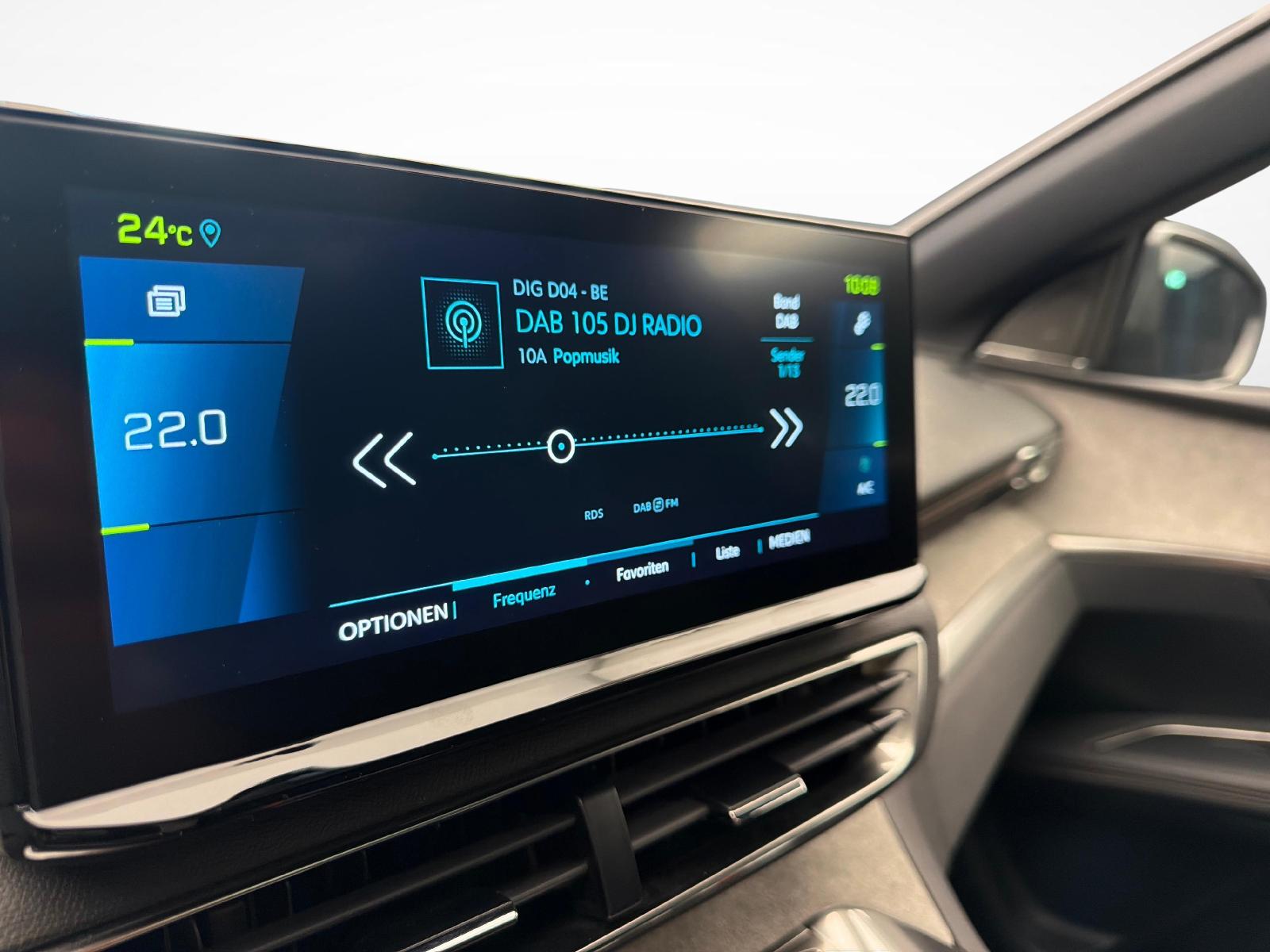 PEUGEOT 3008 1.6 Plug-in Hybrid4 GT-image-15