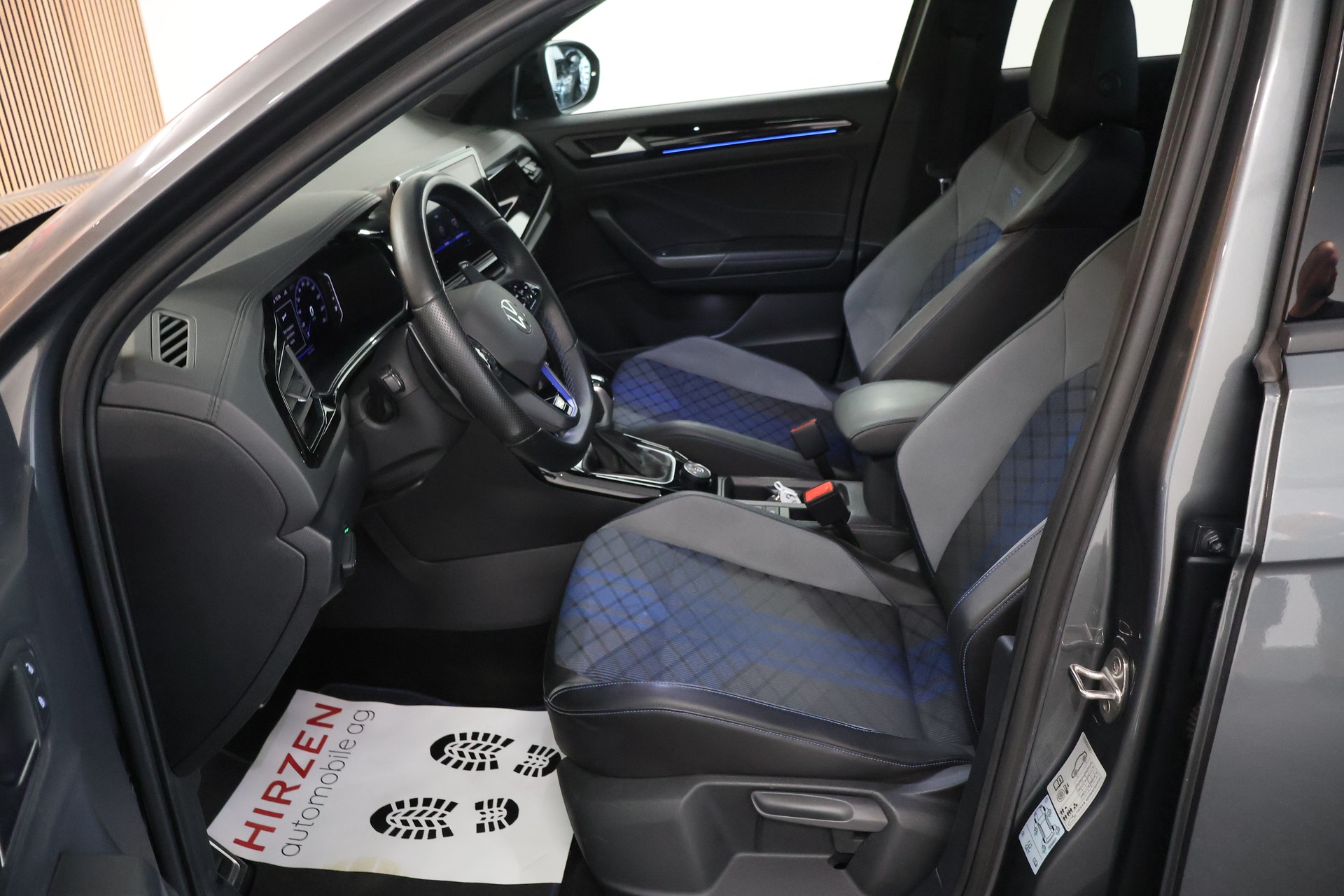 VW T-Roc 2.0 TSI R DSG 4Motion-image-8