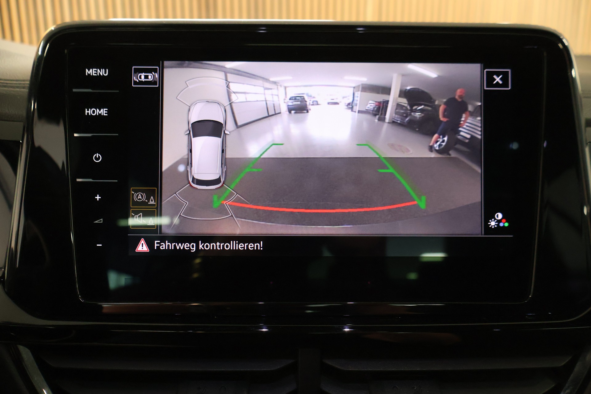 VW T-Roc 2.0 TSI R DSG 4Motion-image-23