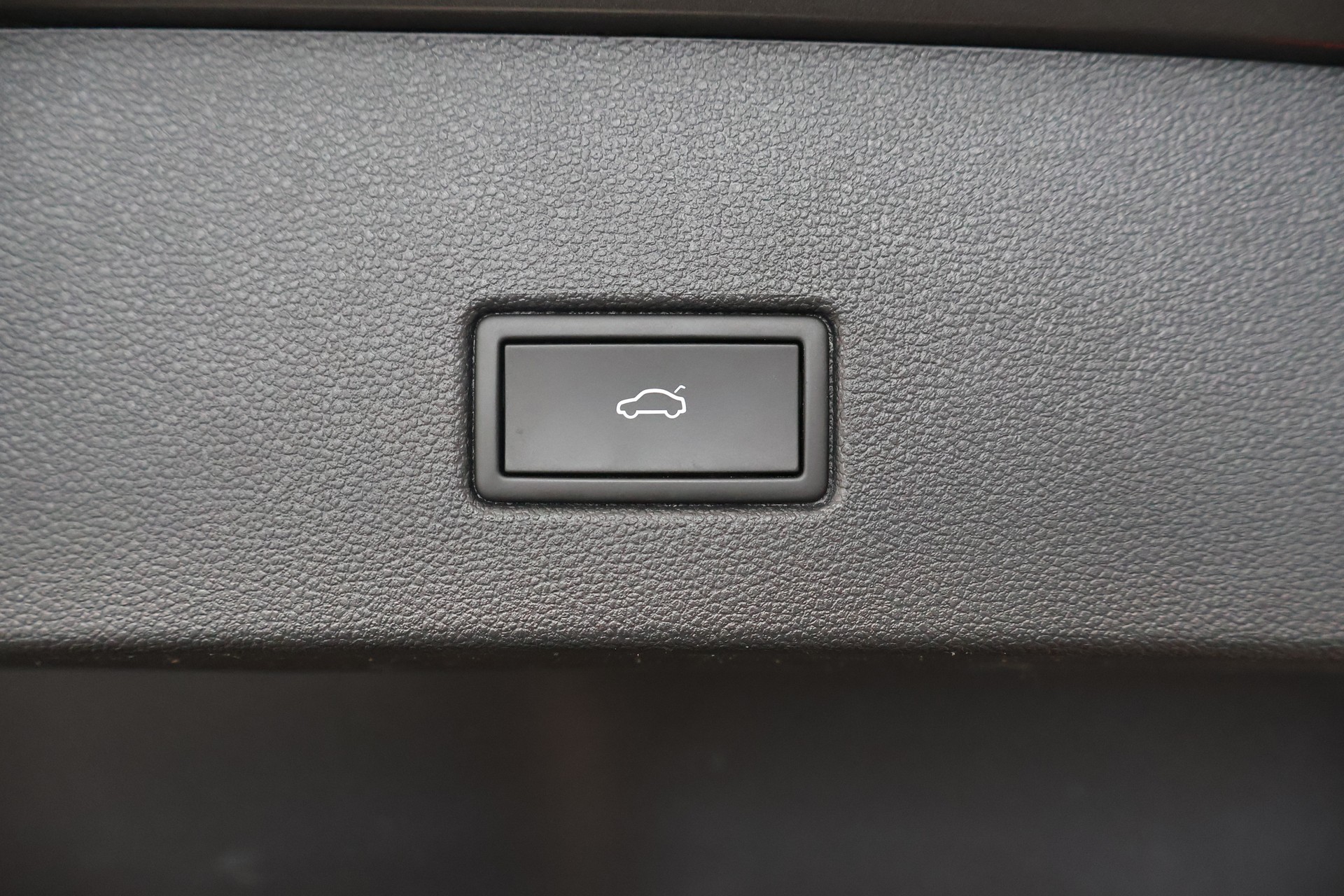 VW T-Roc 2.0 TSI R DSG 4Motion-image-12