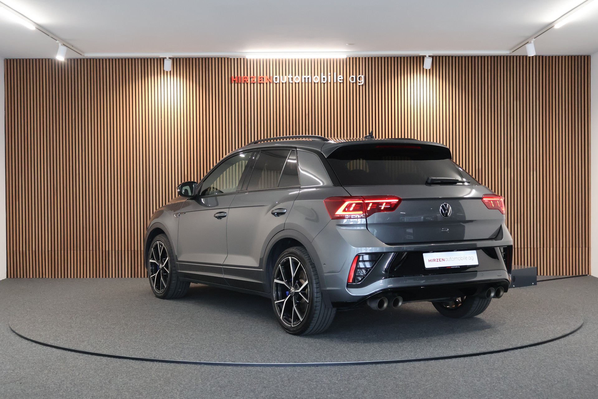 VW T-Roc 2.0 TSI R DSG 4Motion-image-2