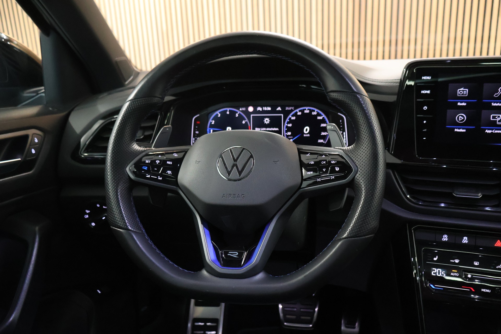VW T-Roc 2.0 TSI R DSG 4Motion-image-15