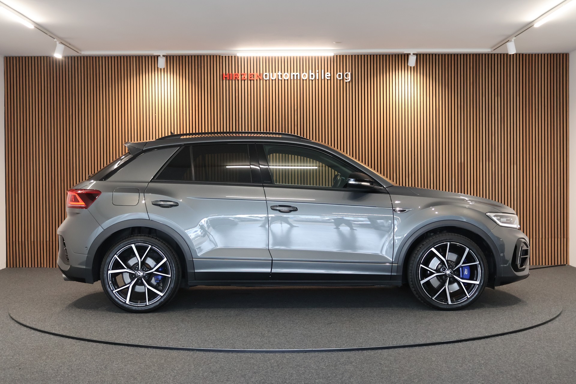 VW T-Roc 2.0 TSI R DSG 4Motion-image-5