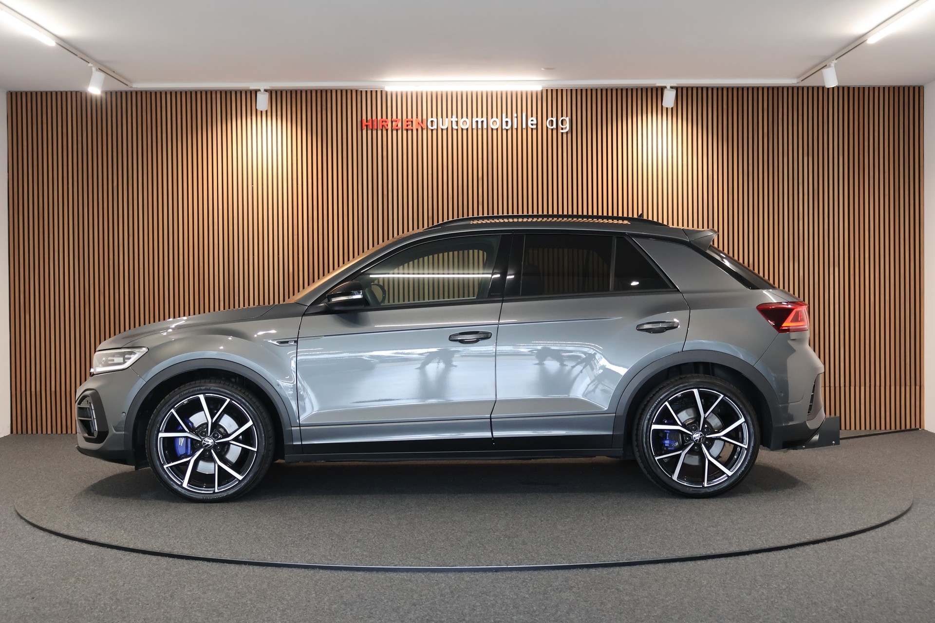 VW T-Roc 2.0 TSI R DSG 4Motion-image-1