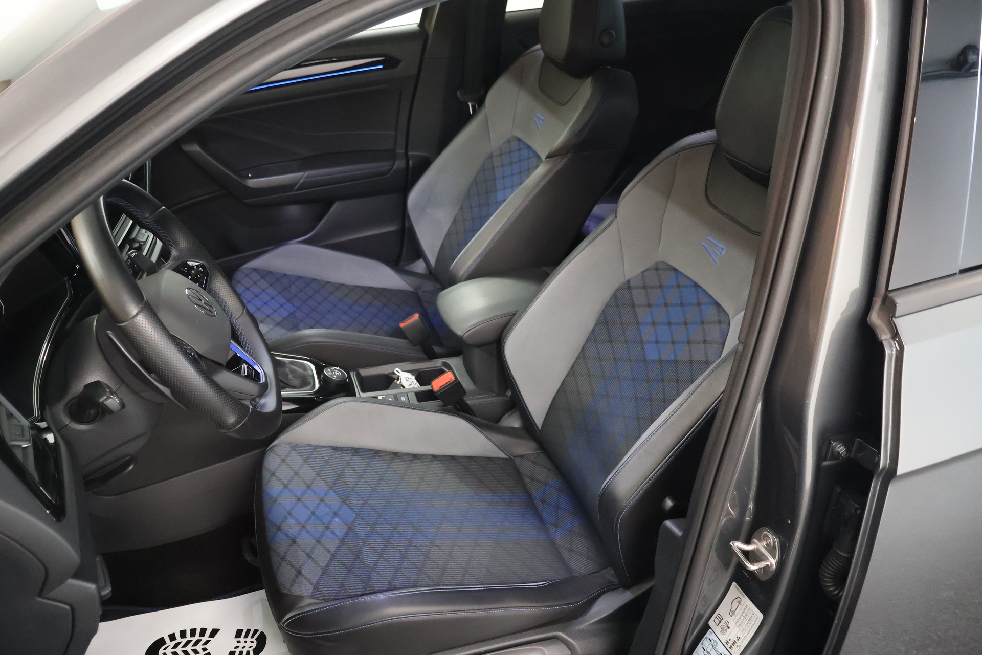 VW T-Roc 2.0 TSI R DSG 4Motion-image-10