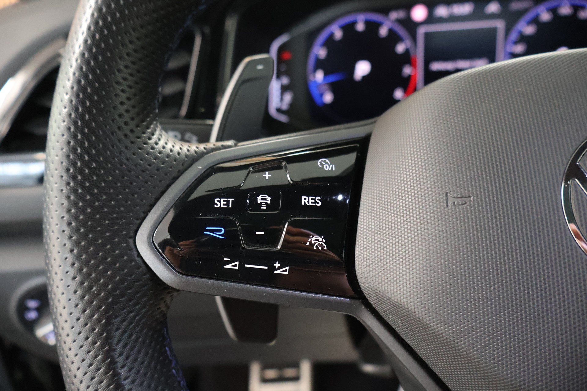 VW T-Roc 2.0 TSI R DSG 4Motion-image-24