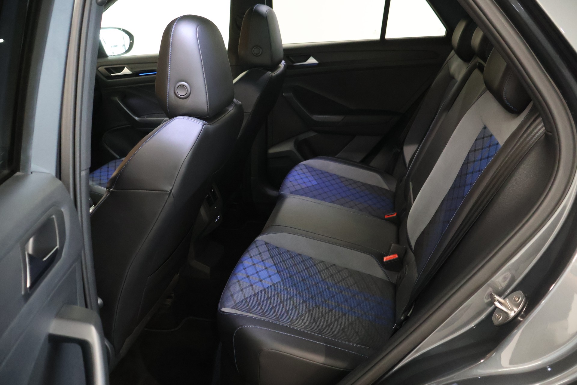 VW T-Roc 2.0 TSI R DSG 4Motion-image-11