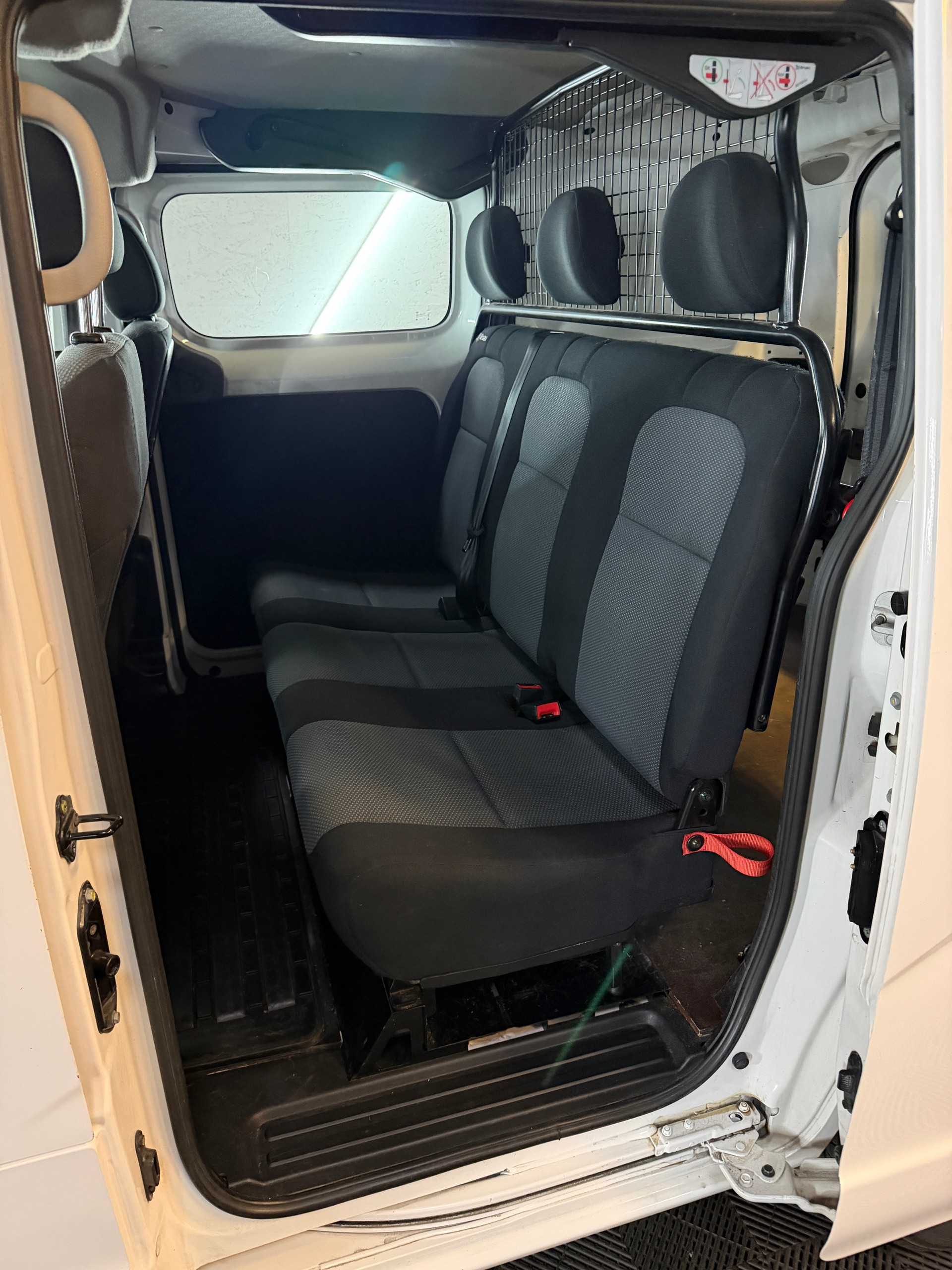 NISSAN NV200-image-17