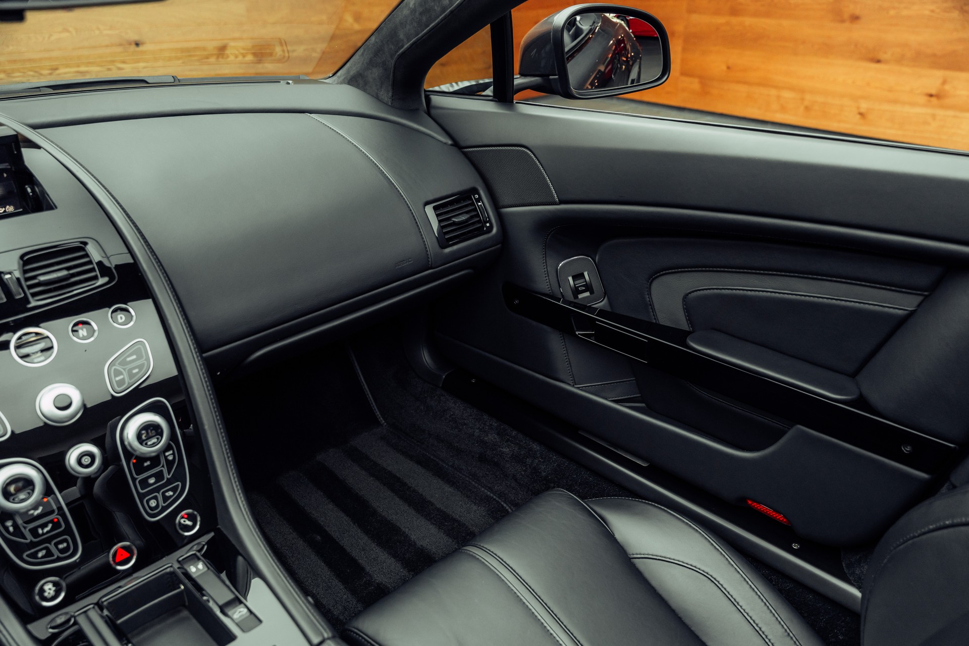 ASTON MARTIN V12 Vantage 5.9 S-image-22