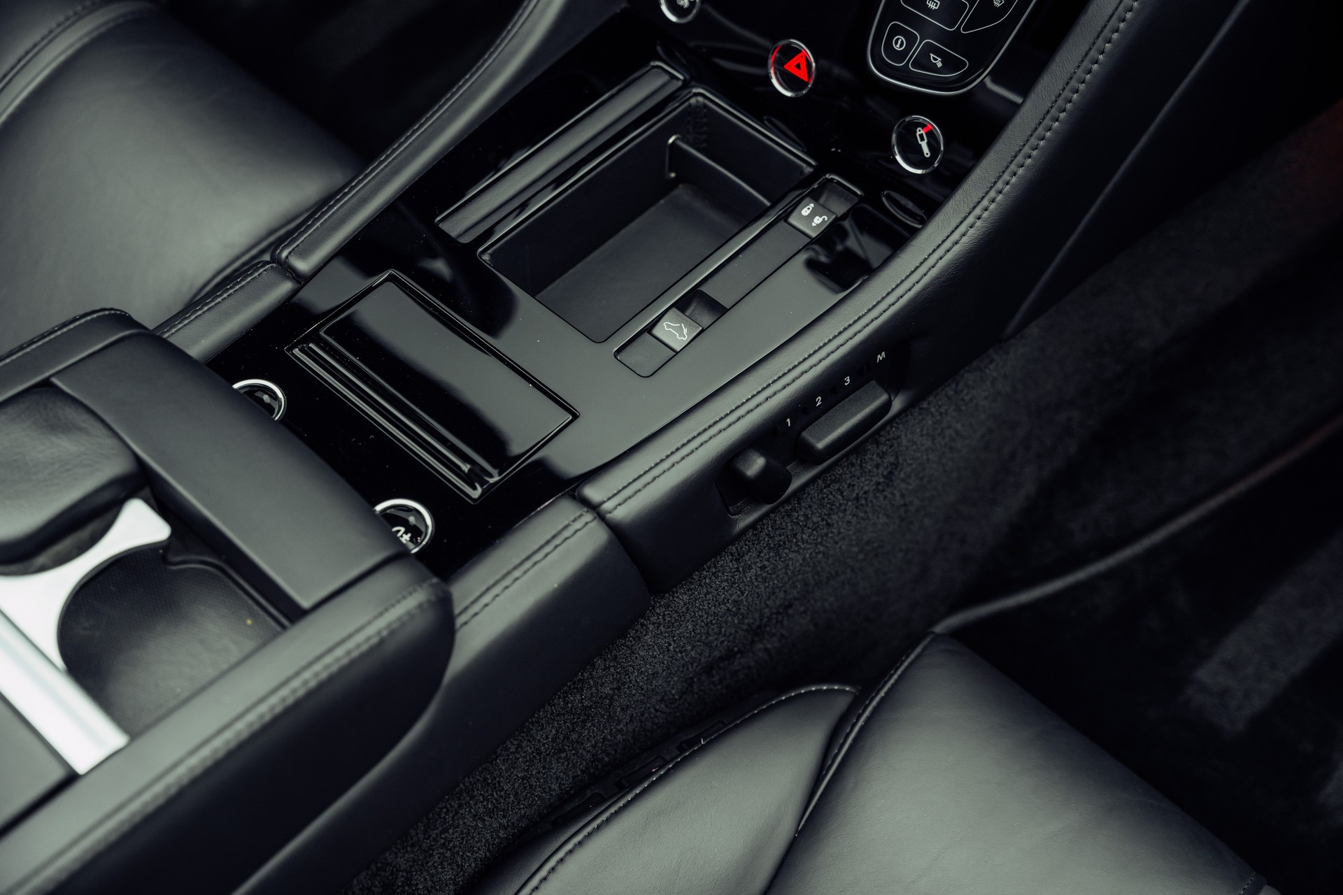 ASTON MARTIN V12 Vantage 5.9 S-image-12