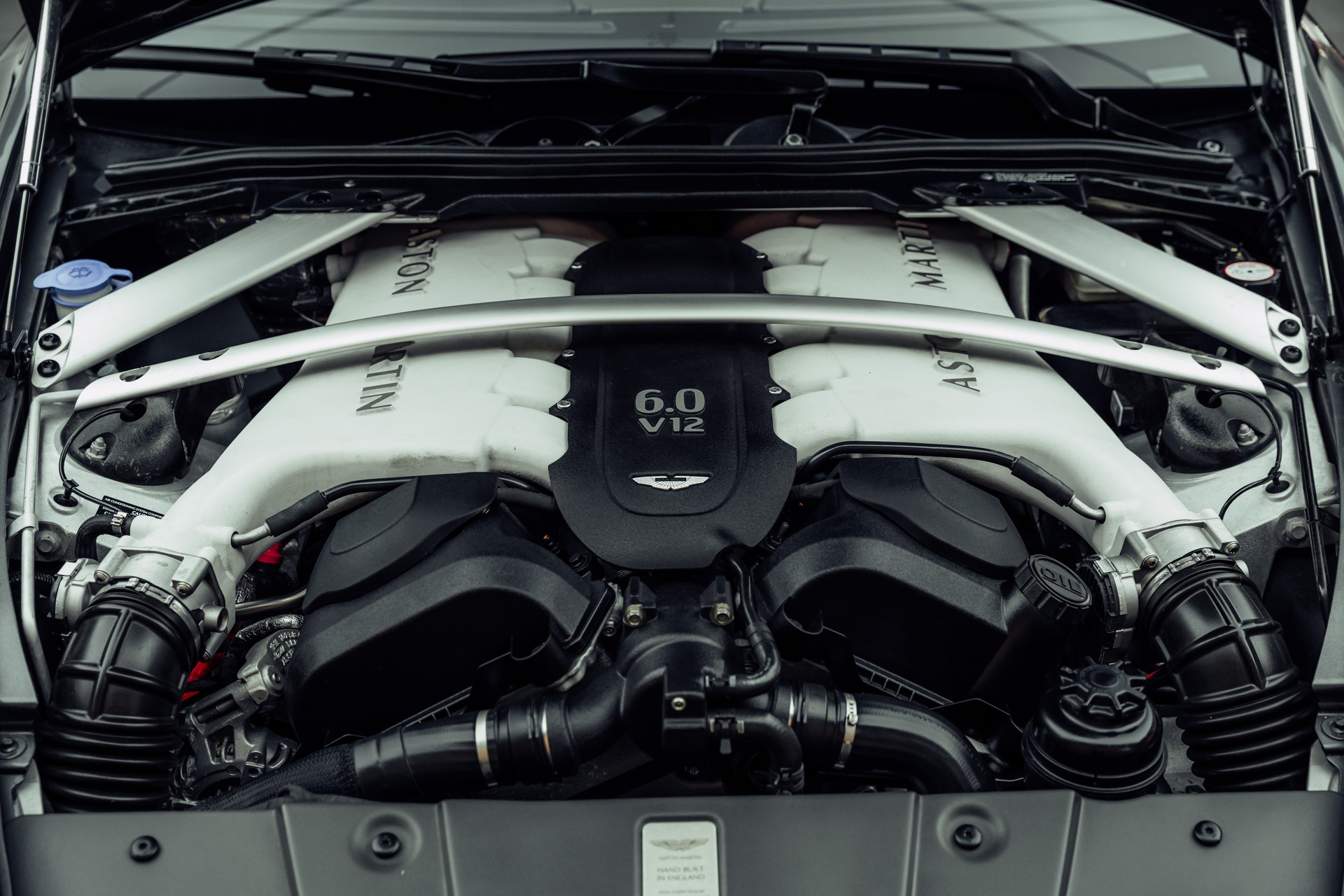 ASTON MARTIN V12 Vantage 5.9 S-image-17