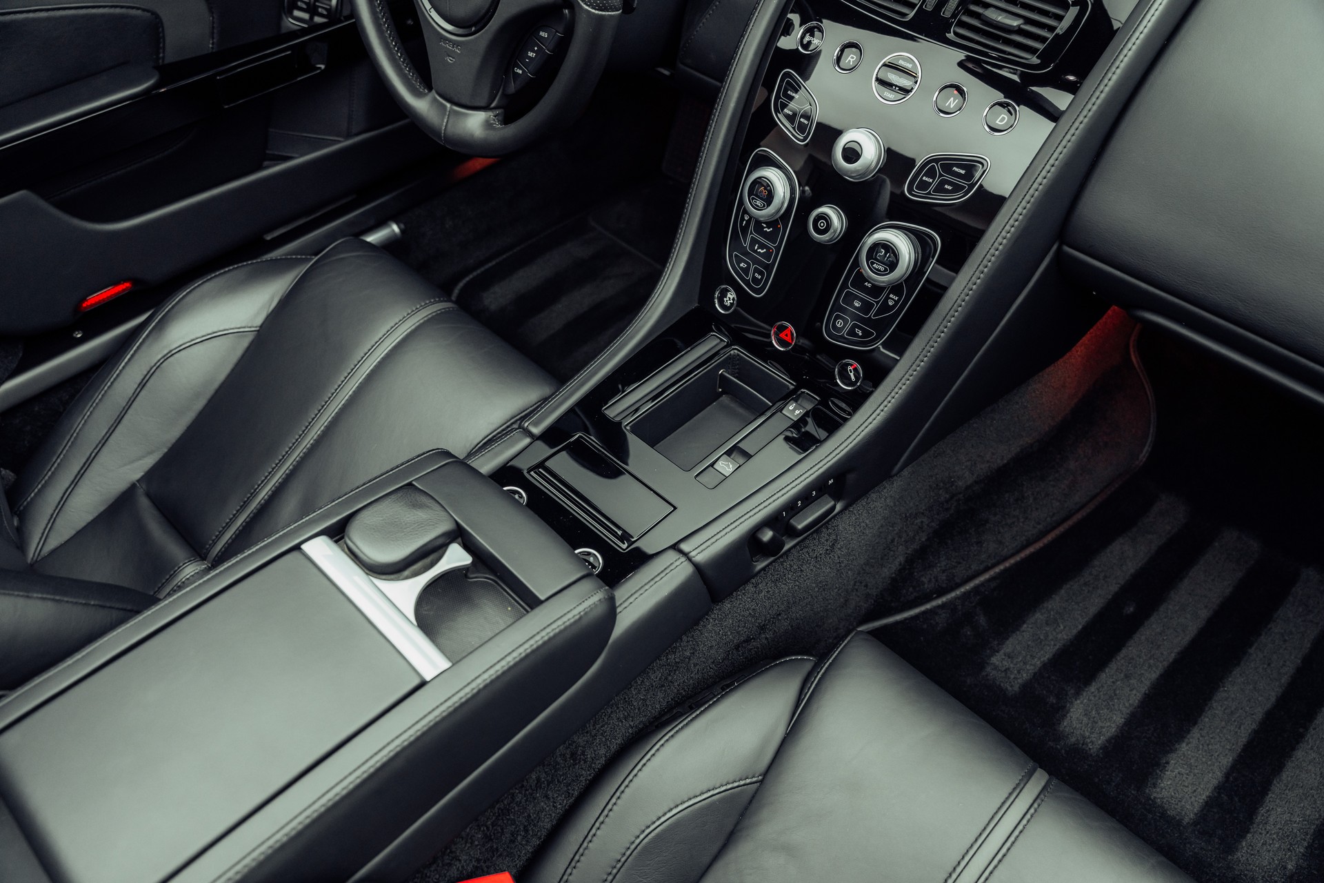 ASTON MARTIN V12 Vantage 5.9 S-image-20