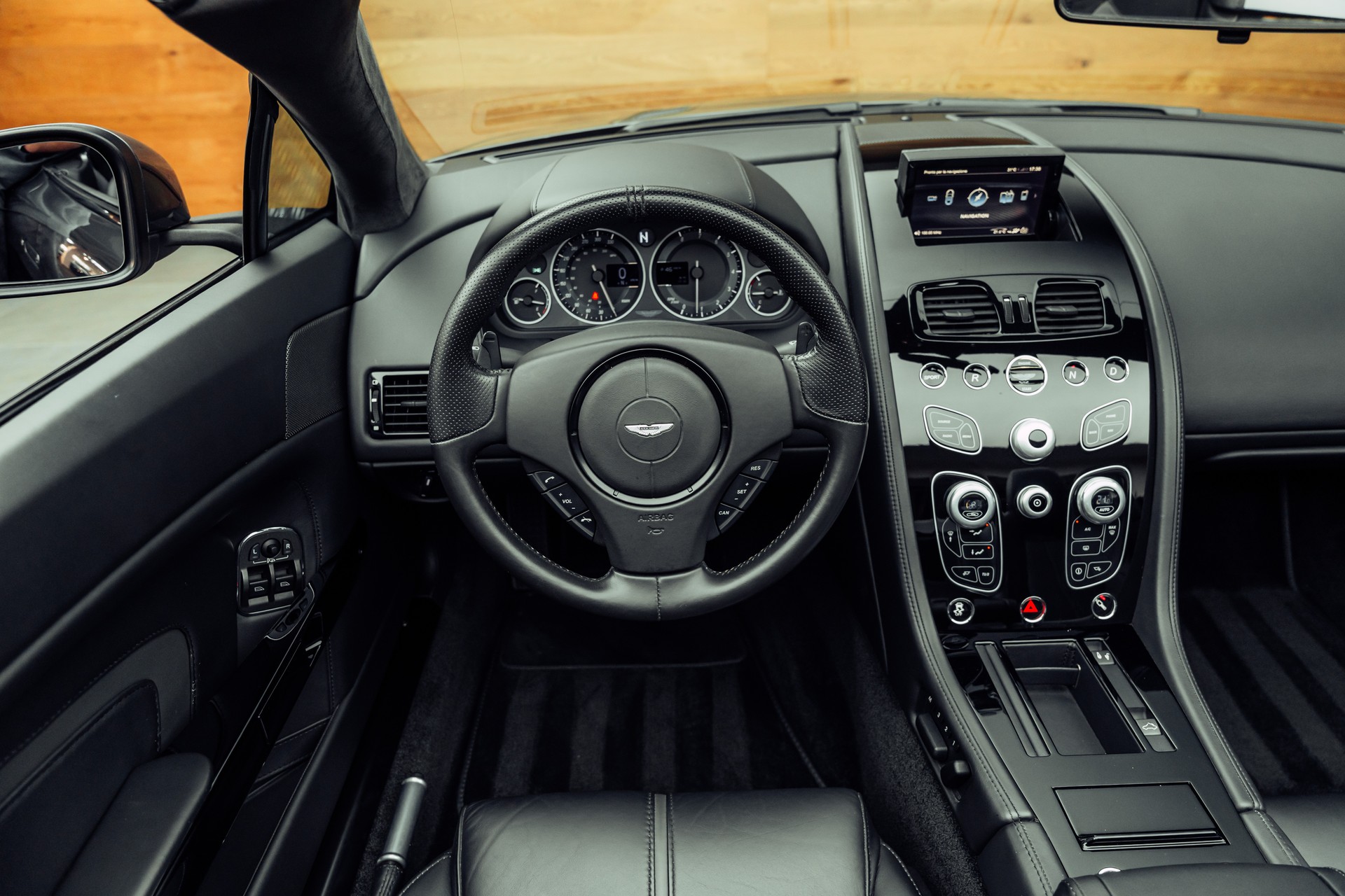 ASTON MARTIN V12 Vantage 5.9 S-image-8