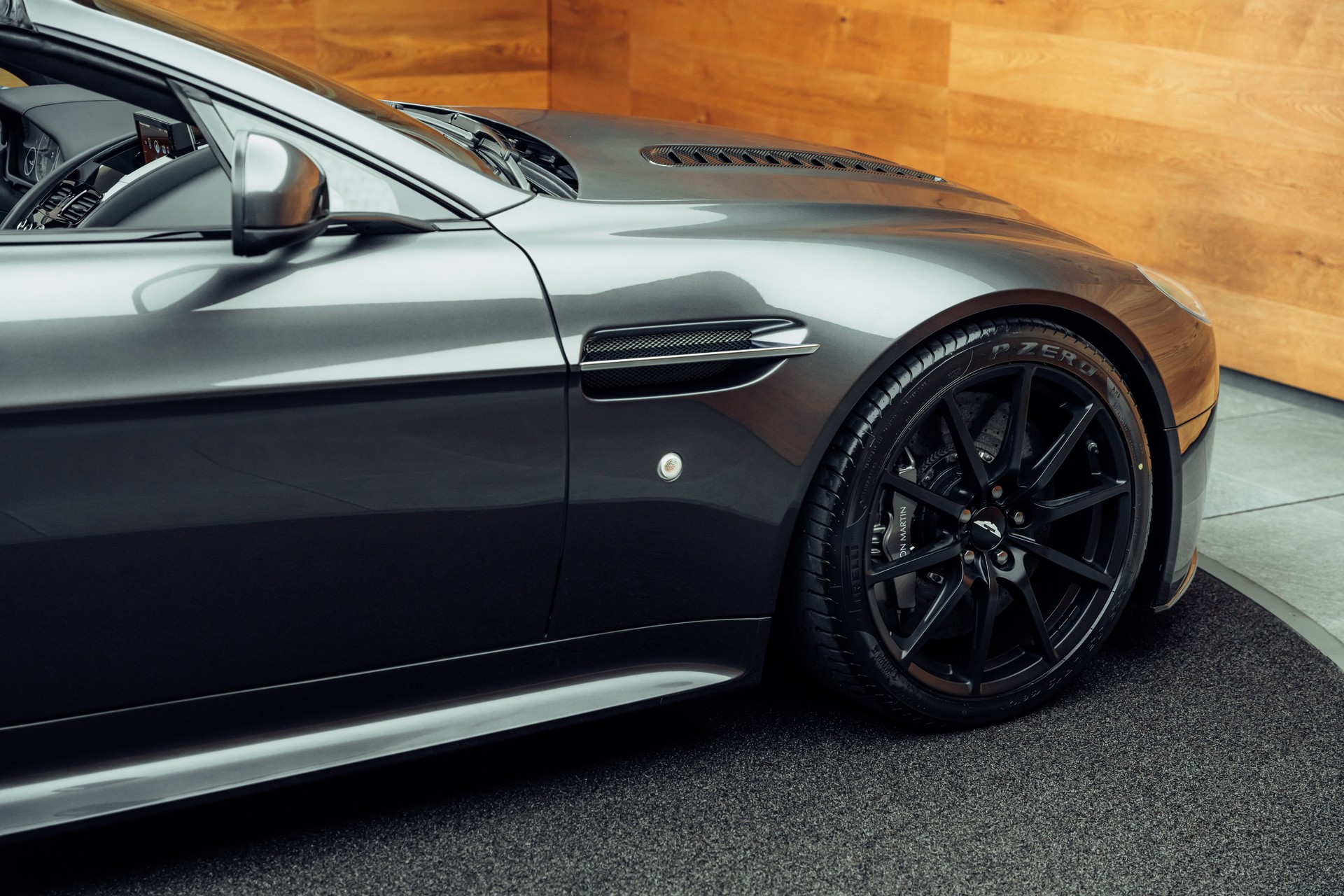 ASTON MARTIN V12 Vantage 5.9 S-image-30