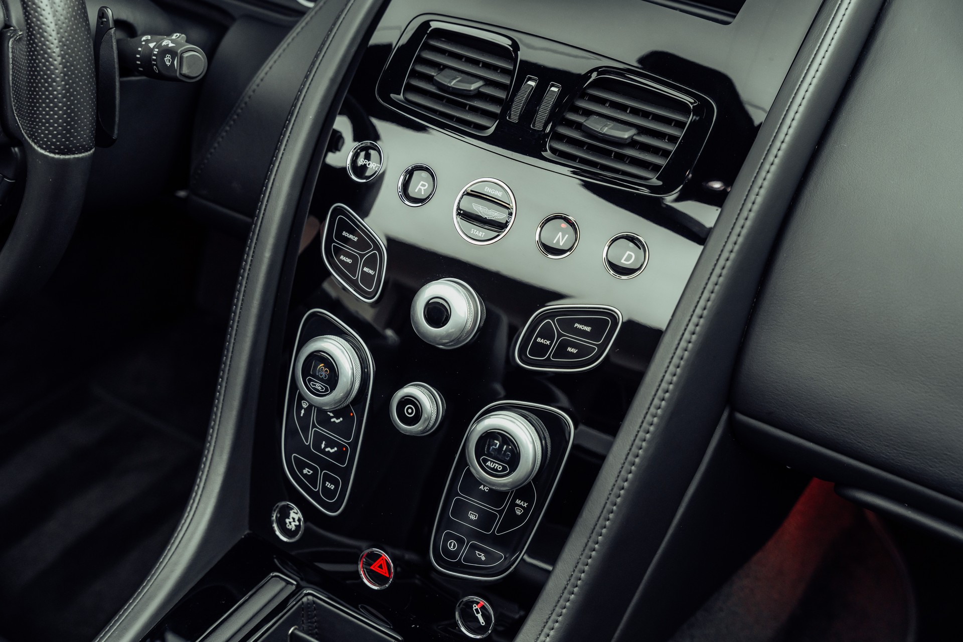 ASTON MARTIN V12 Vantage 5.9 S-image-13
