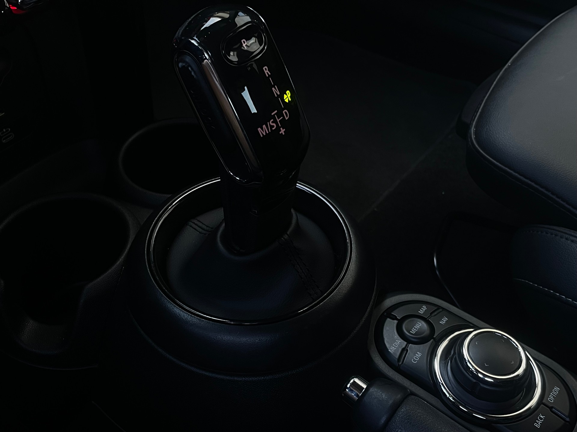 MINI Cooper Camden Edition Steptronic DKG-image-9