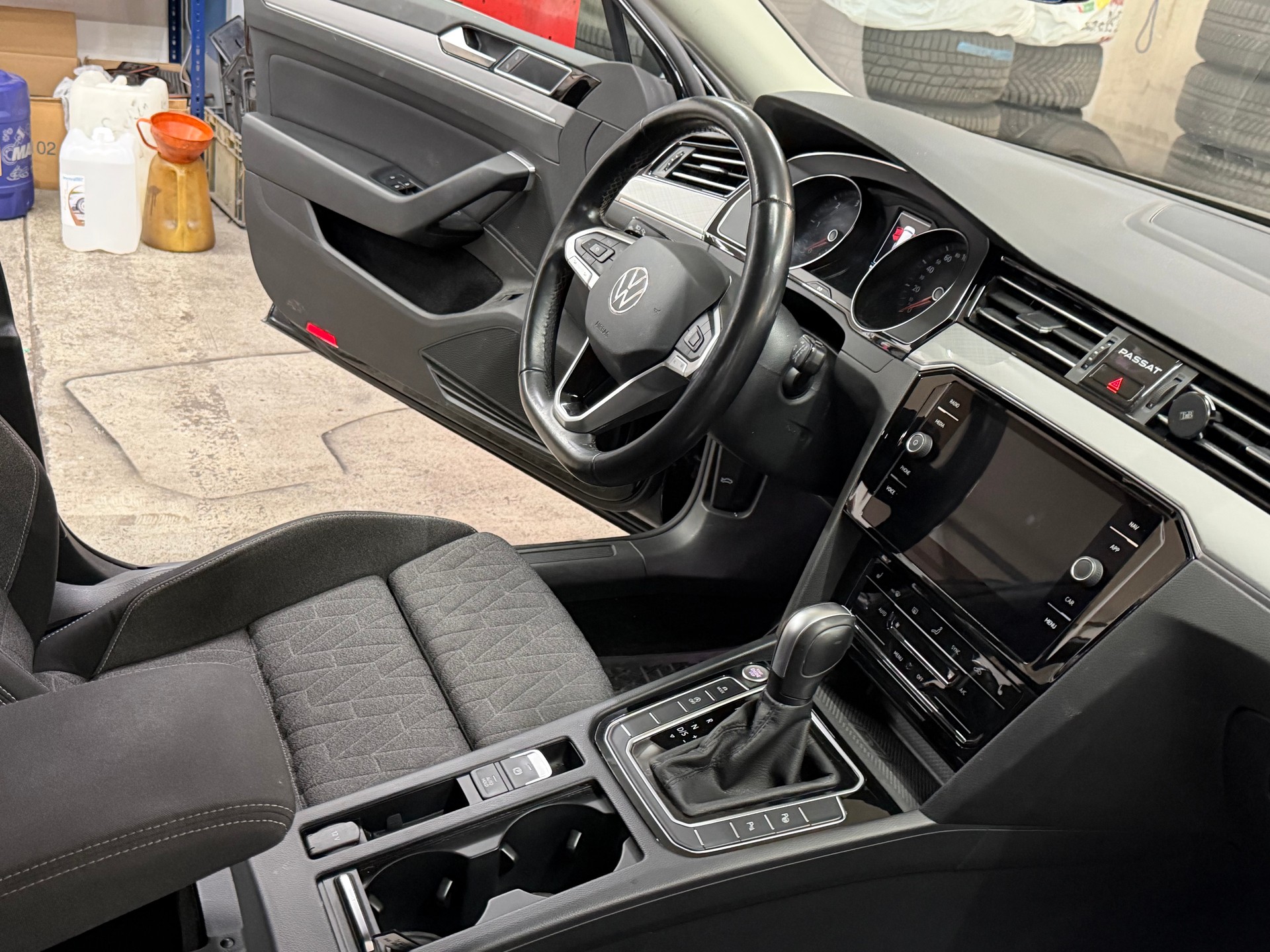 VW Passat 2.0 TDI BMT Business DSG-image-8