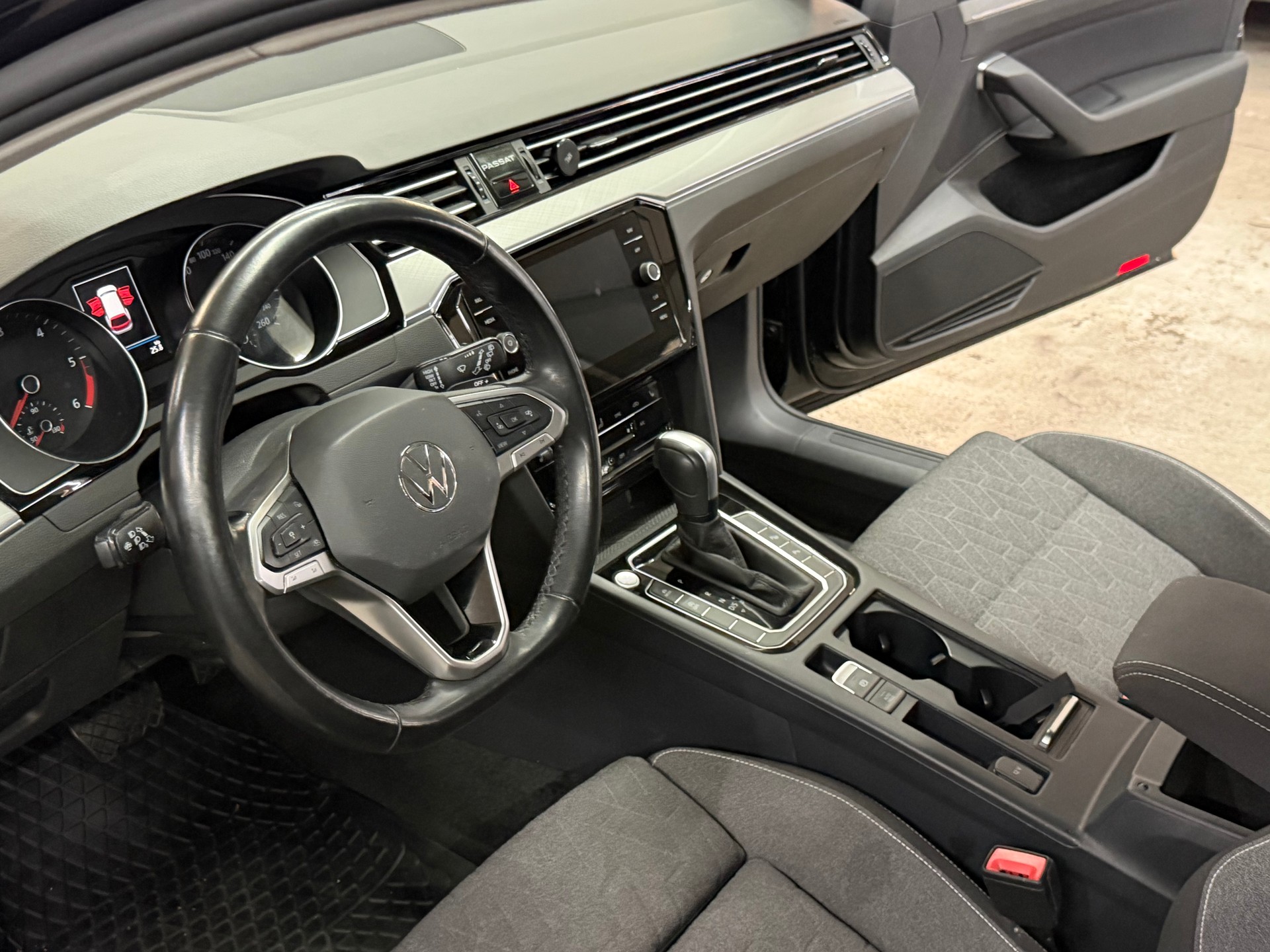 VW Passat 2.0 TDI BMT Business DSG-image-13