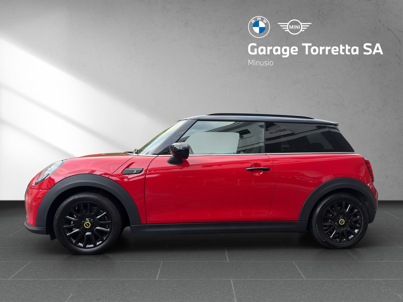 MINI Cooper SE-showroom-element-1