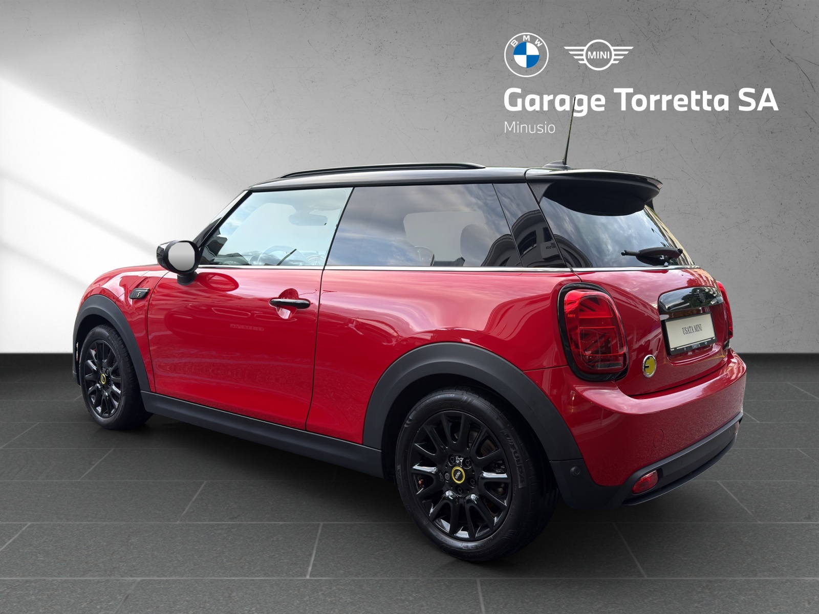 MINI Cooper SE-showroom-element-2