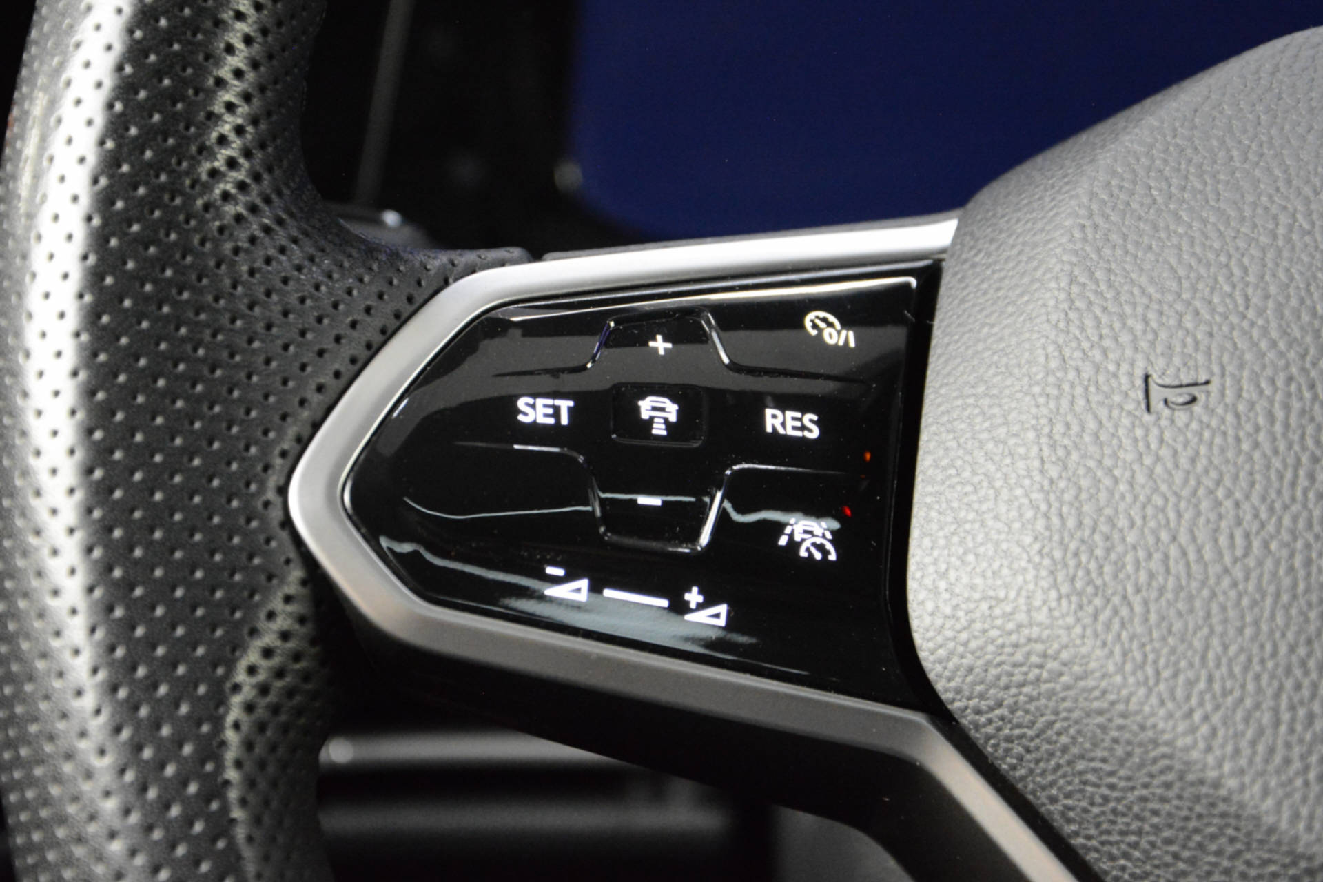 VW Golf VIII 2.0 TSI GTI DSG-image-12