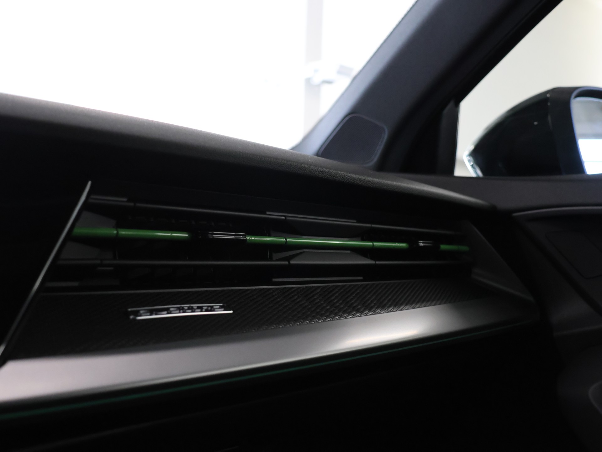 AUDI RS3 Sportback 2.5 TSI quattro S-tronic *AKRAPOVIC-ABGASANLAGE* KERAMIKVERSIEGLUNG *-image-31