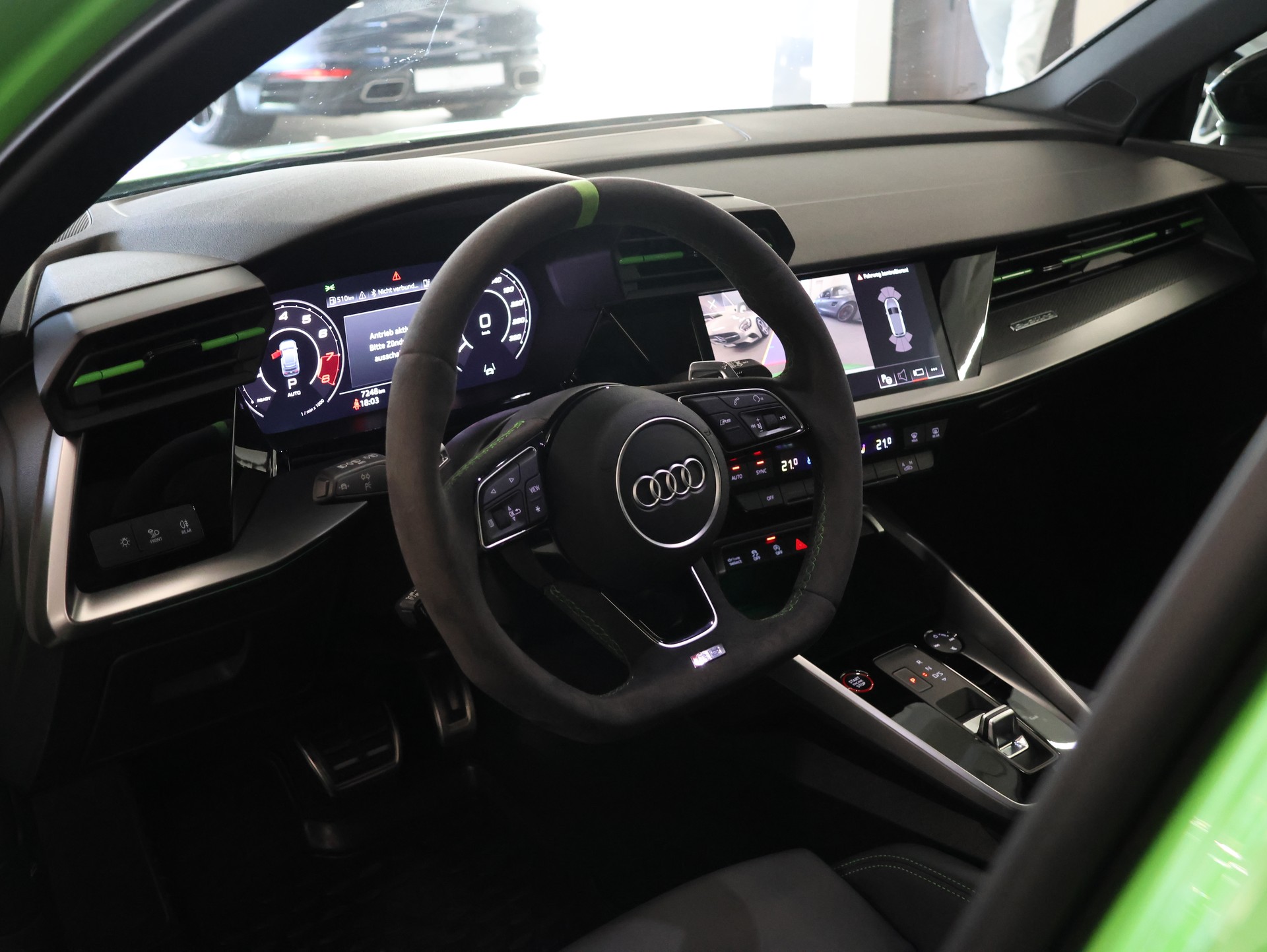AUDI RS3 Sportback 2.5 TSI quattro S-tronic *AKRAPOVIC-ABGASANLAGE* KERAMIKVERSIEGLUNG *-image-17