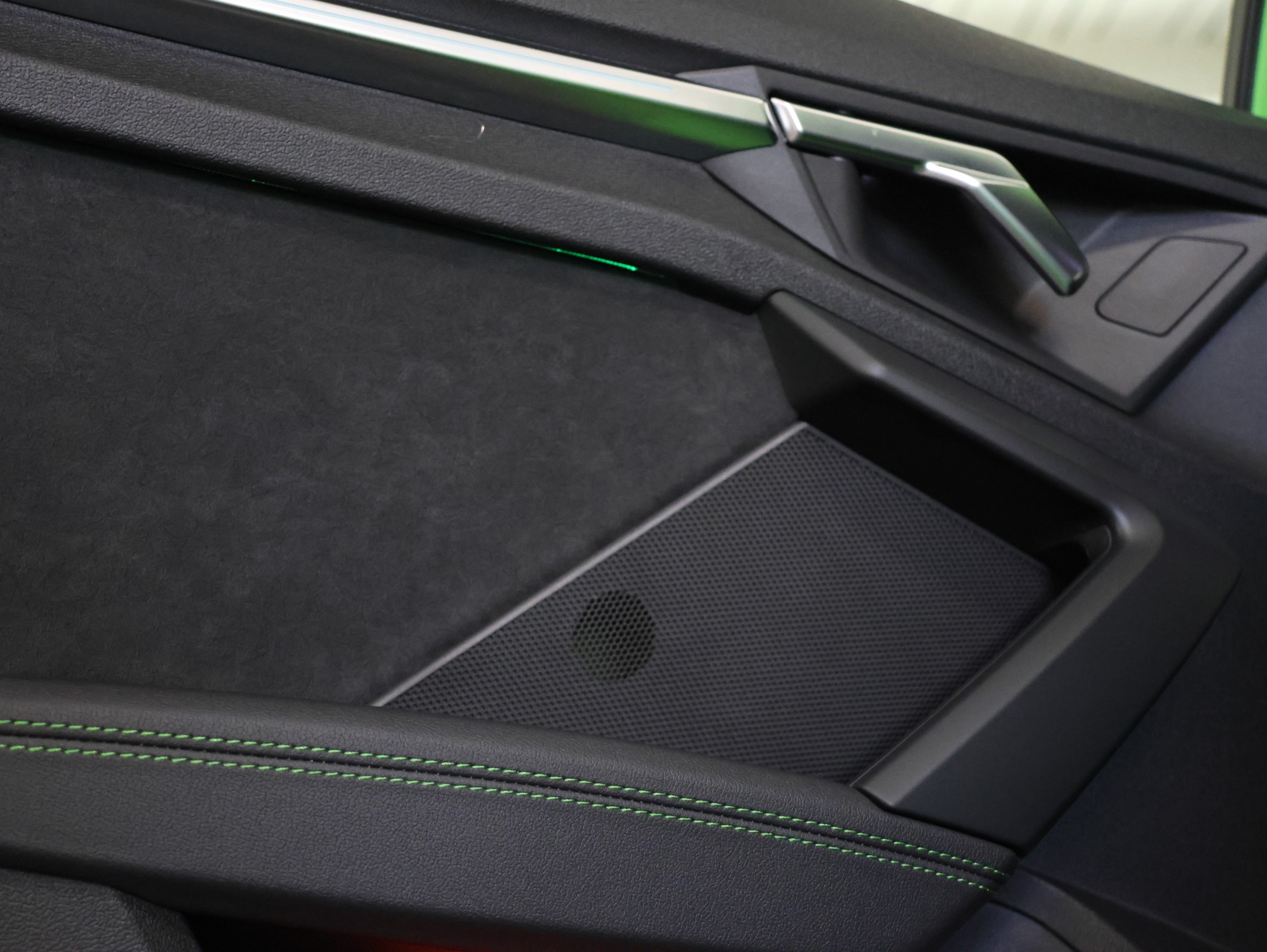 AUDI RS3 Sportback 2.5 TSI quattro S-tronic *AKRAPOVIC-ABGASANLAGE* KERAMIKVERSIEGLUNG *-image-34