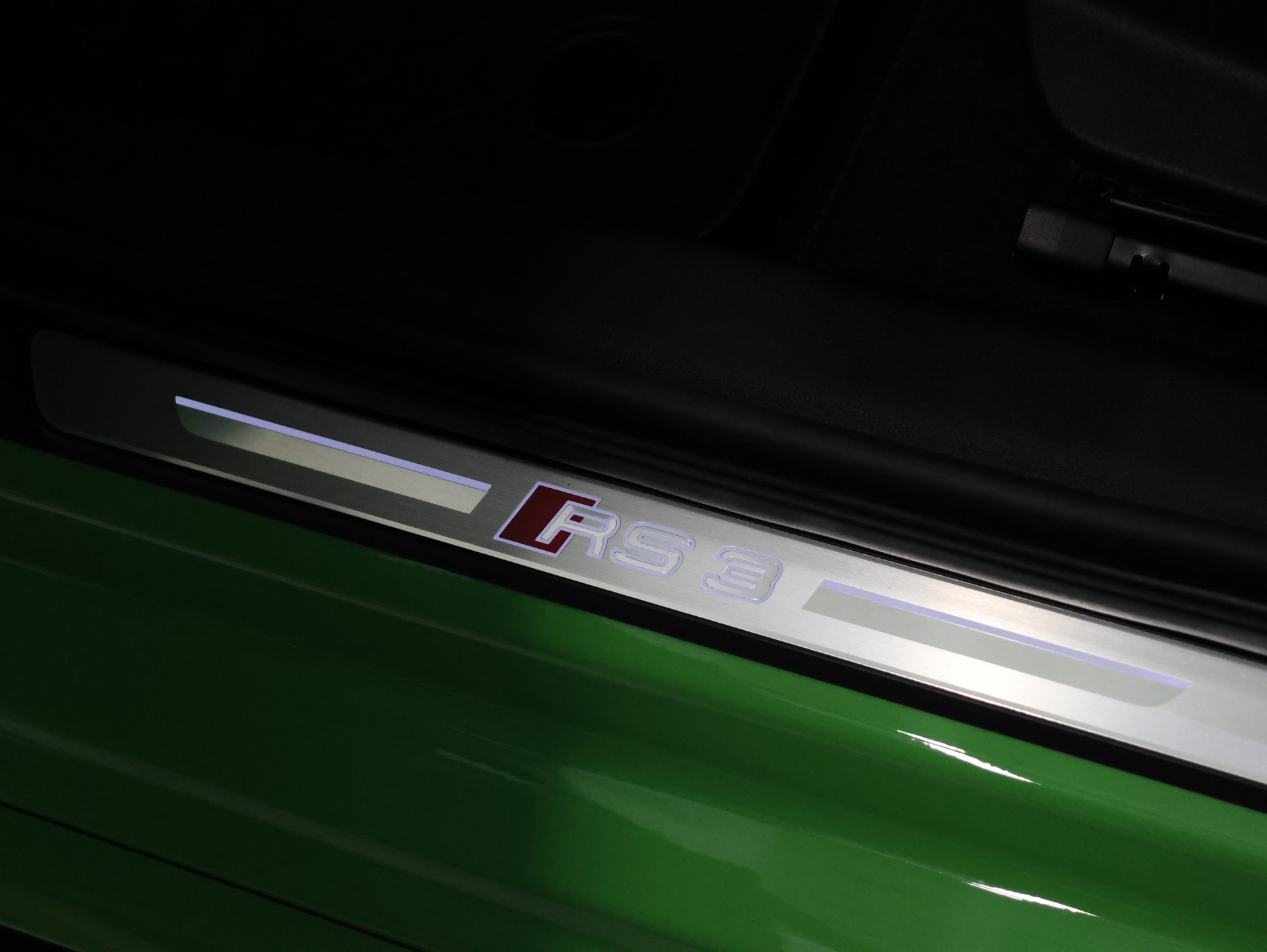 AUDI RS3 Sportback 2.5 TSI quattro S-tronic *AKRAPOVIC-ABGASANLAGE* KERAMIKVERSIEGLUNG *-image-13