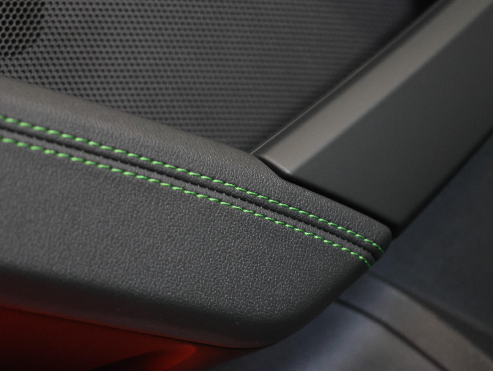 AUDI RS3 Sportback 2.5 TSI quattro S-tronic *AKRAPOVIC-ABGASANLAGE* KERAMIKVERSIEGLUNG *-image-35