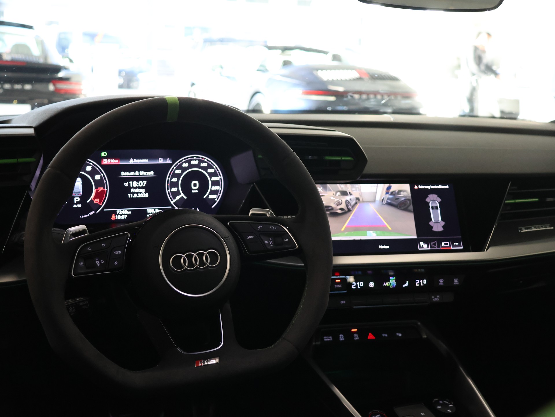 AUDI RS3 Sportback 2.5 TSI quattro S-tronic *AKRAPOVIC-ABGASANLAGE* KERAMIKVERSIEGLUNG *-image-33
