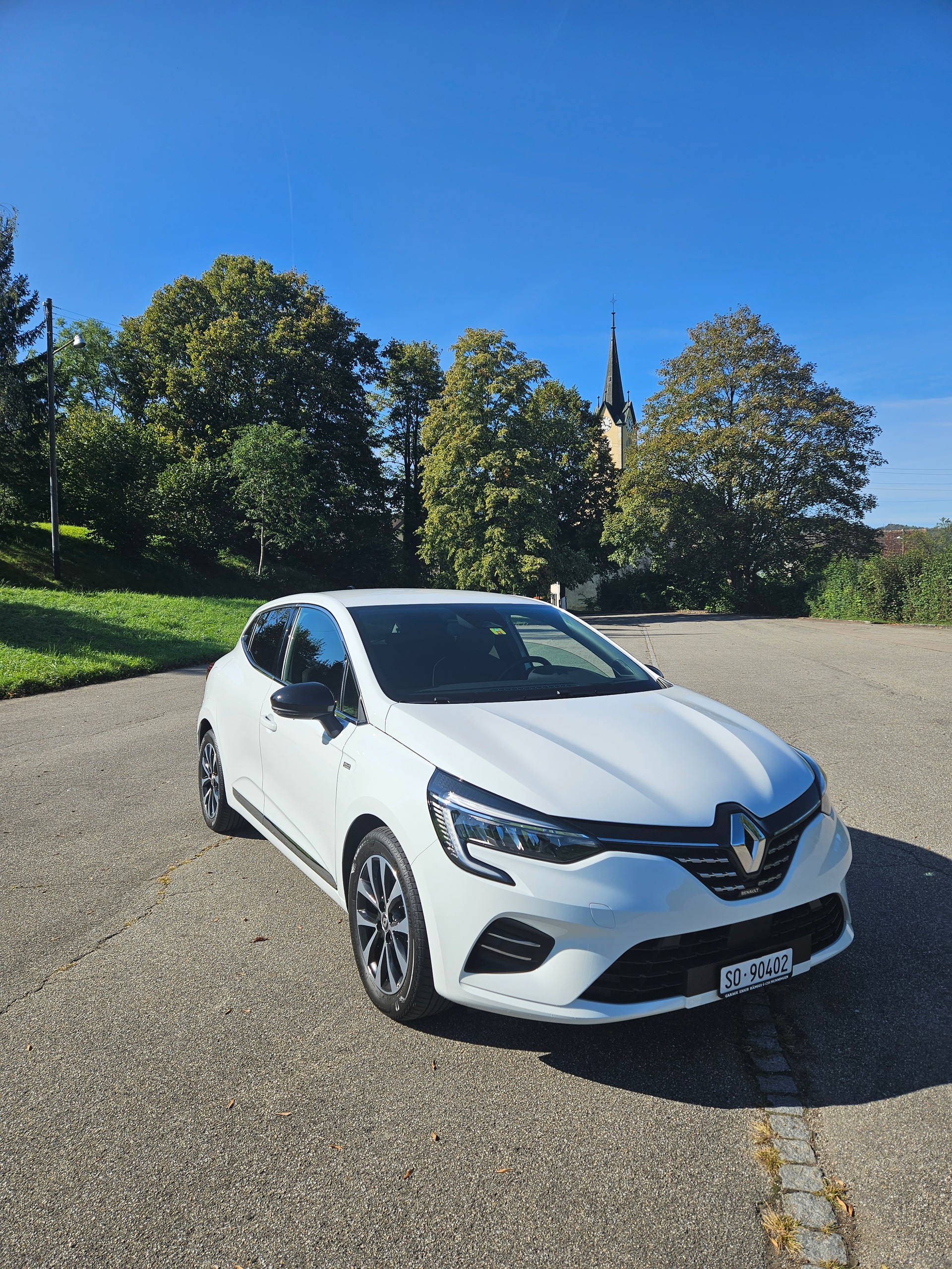 RENAULT E-Tech Hybrid-image-1