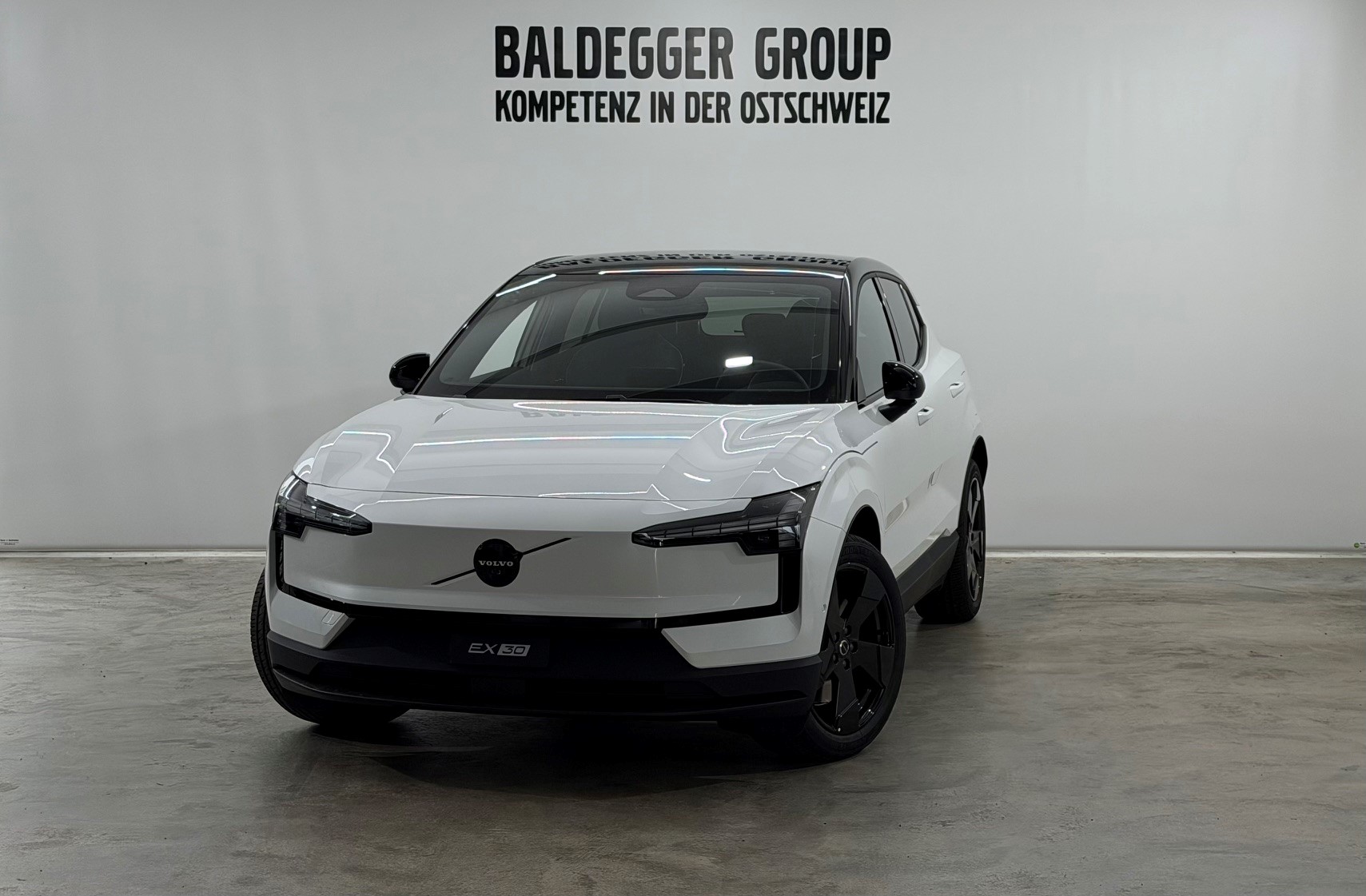 VOLVO EX 30 P8 Ultra XCENTRIC Black E-image-0