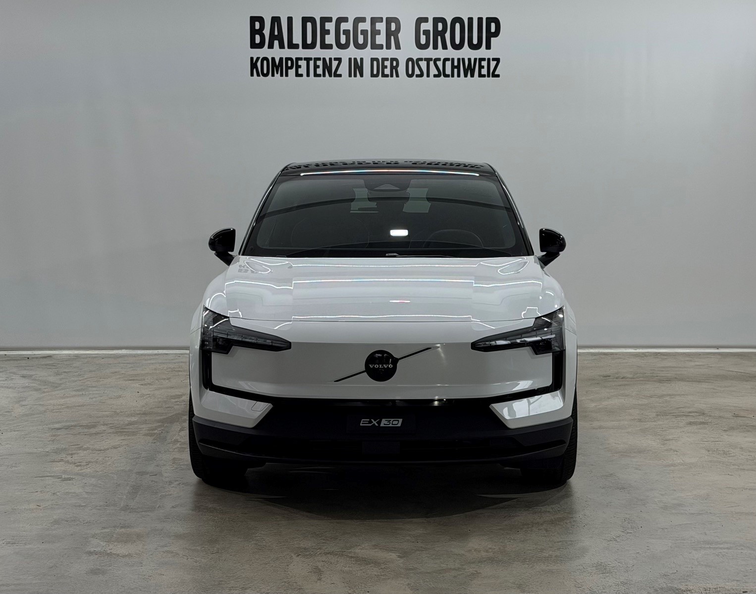 VOLVO EX 30 P8 Ultra XCENTRIC Black E-image-7