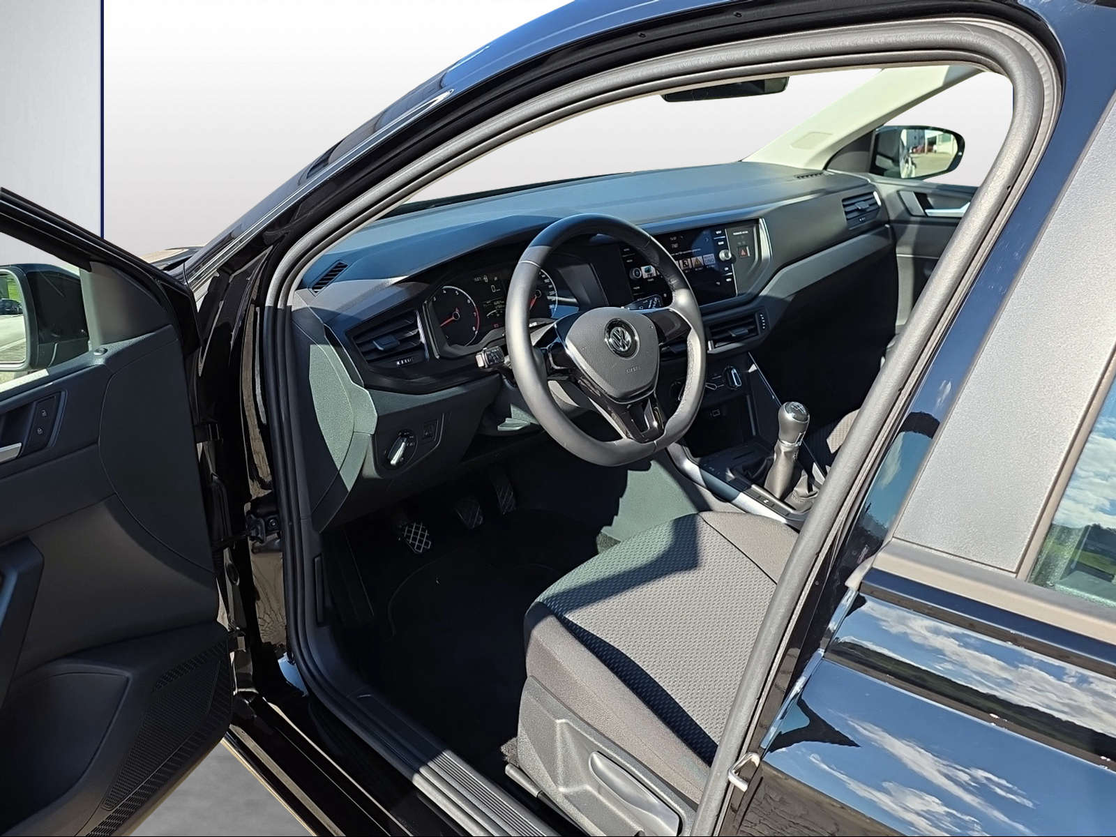 VW Polo 1.0 BMT Trendline-image-5