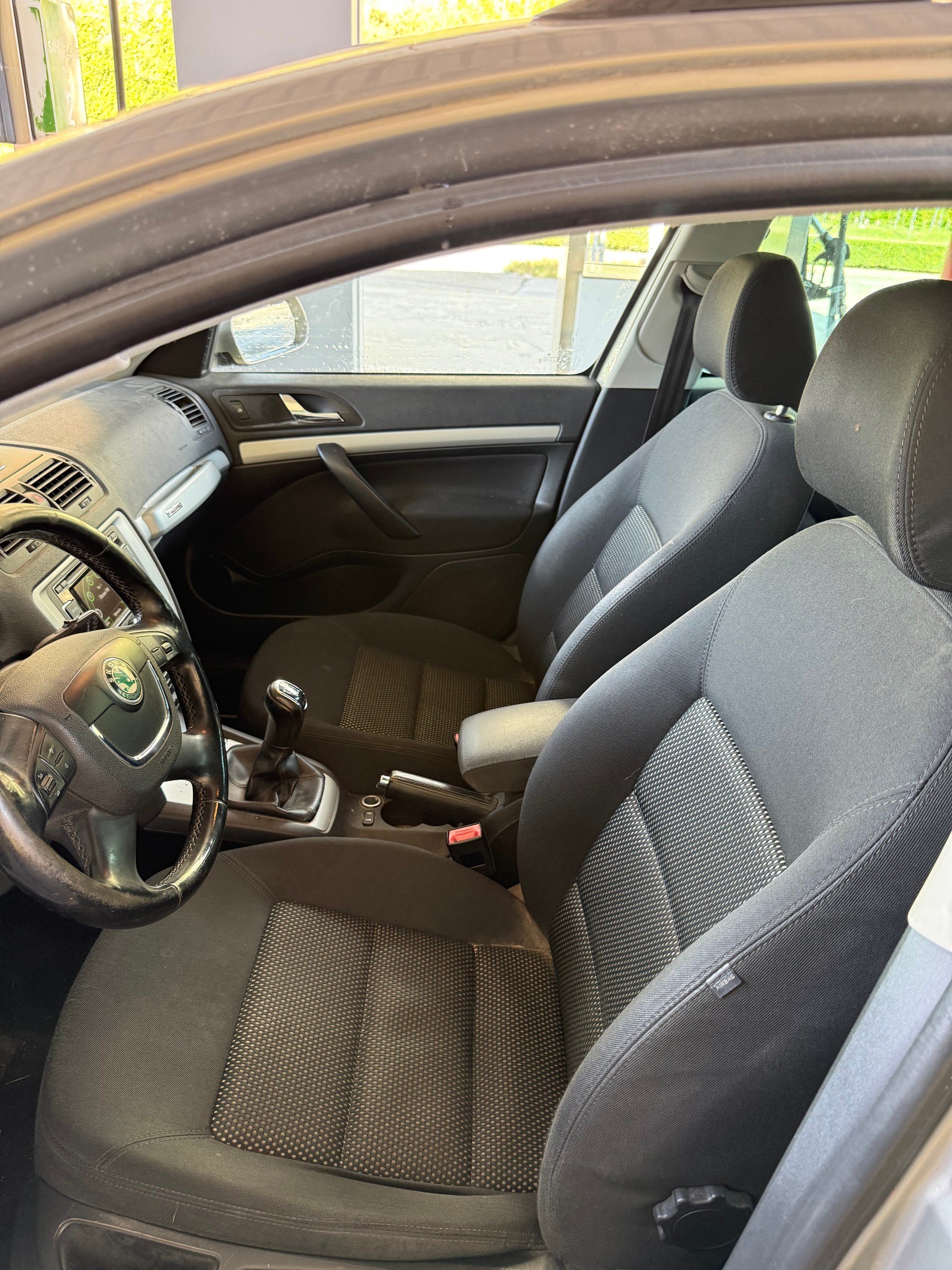 SKODA Octavia Combi 2.0 TDI Scout 4x4-image-10