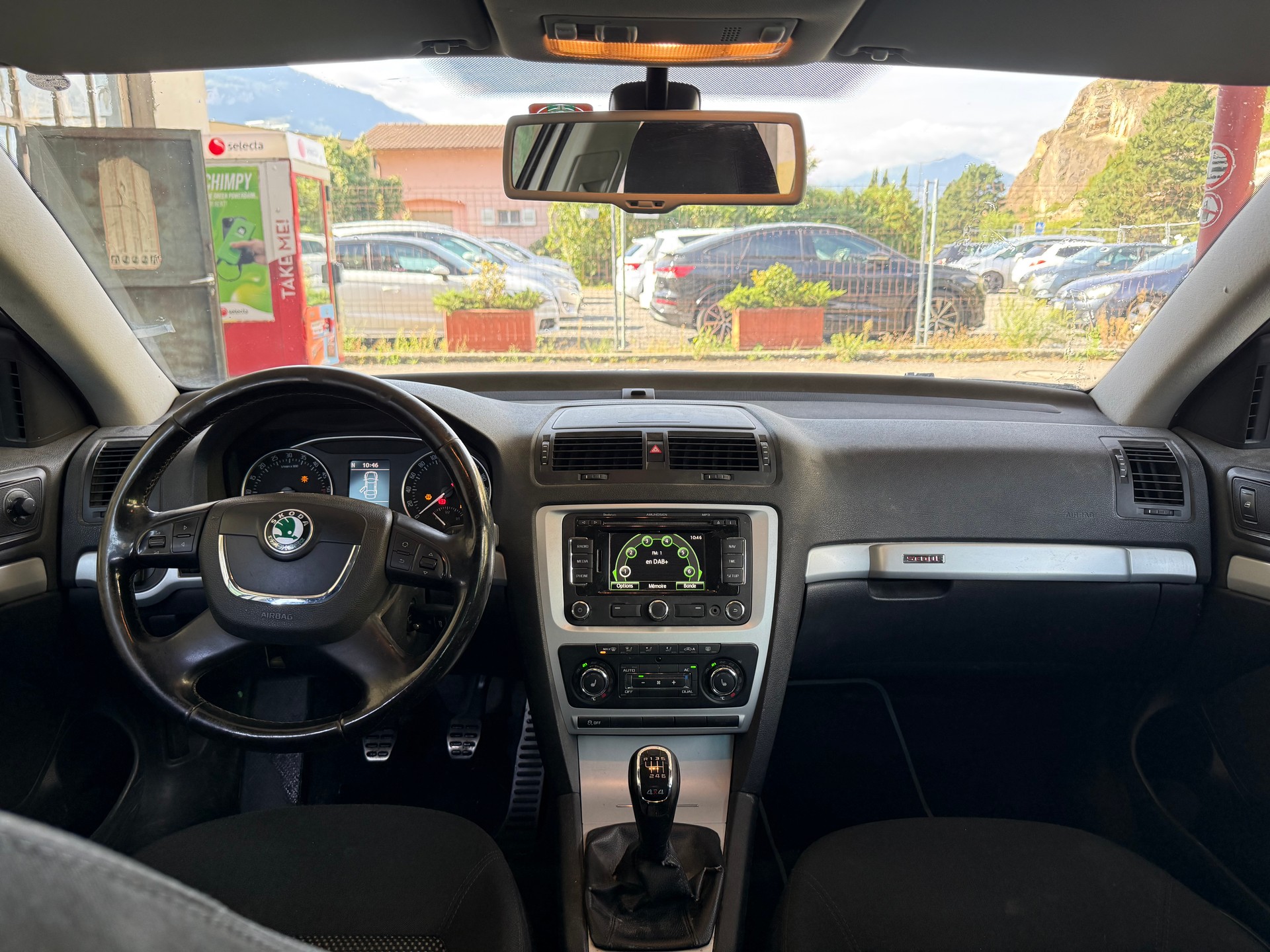 SKODA Octavia Combi 2.0 TDI Scout 4x4-image-8