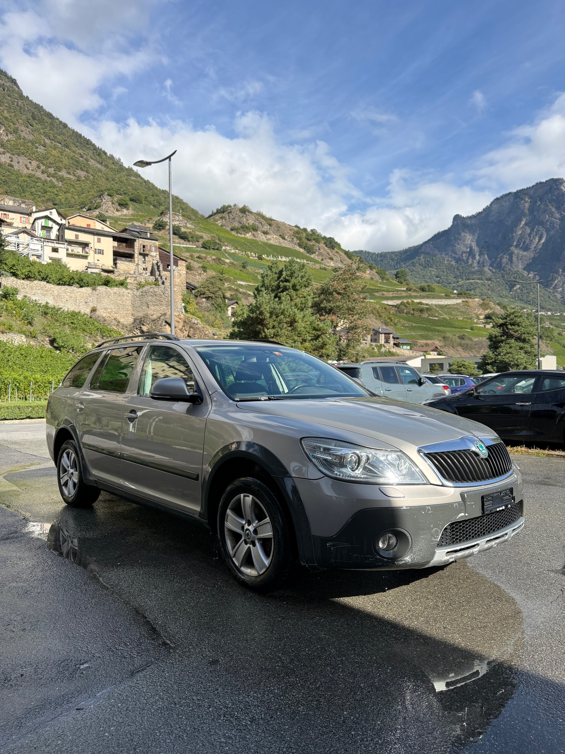 SKODA Octavia Combi 2.0 TDI Scout 4x4-image-1