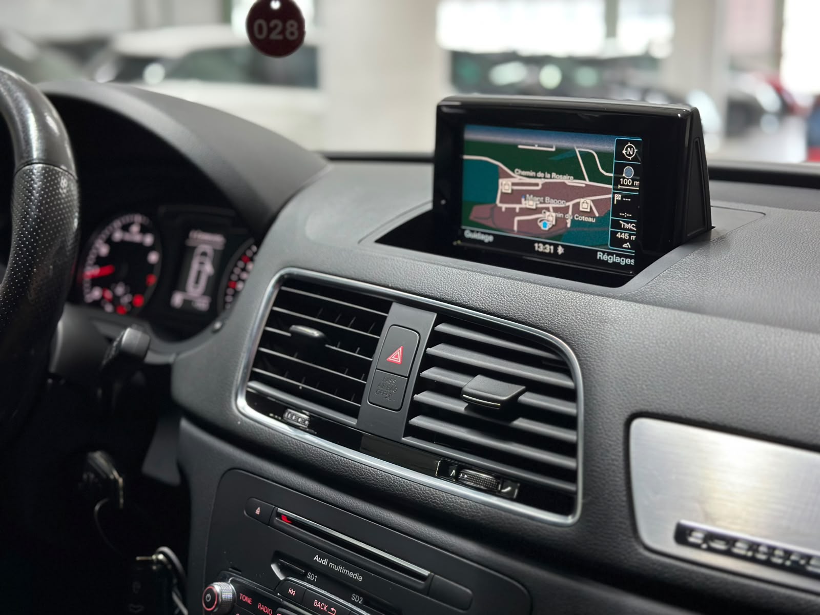 AUDI Q3 2.0 TFSI sport quattro S-tronic-image-11