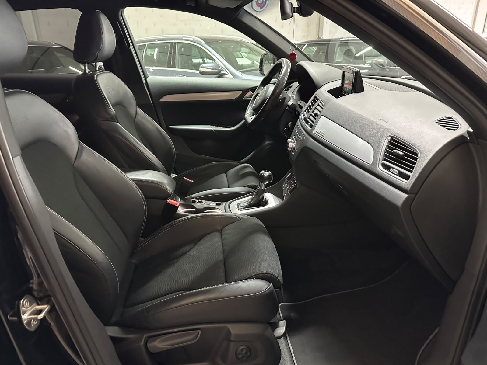 AUDI Q3 2.0 TFSI sport quattro S-tronic-image-13