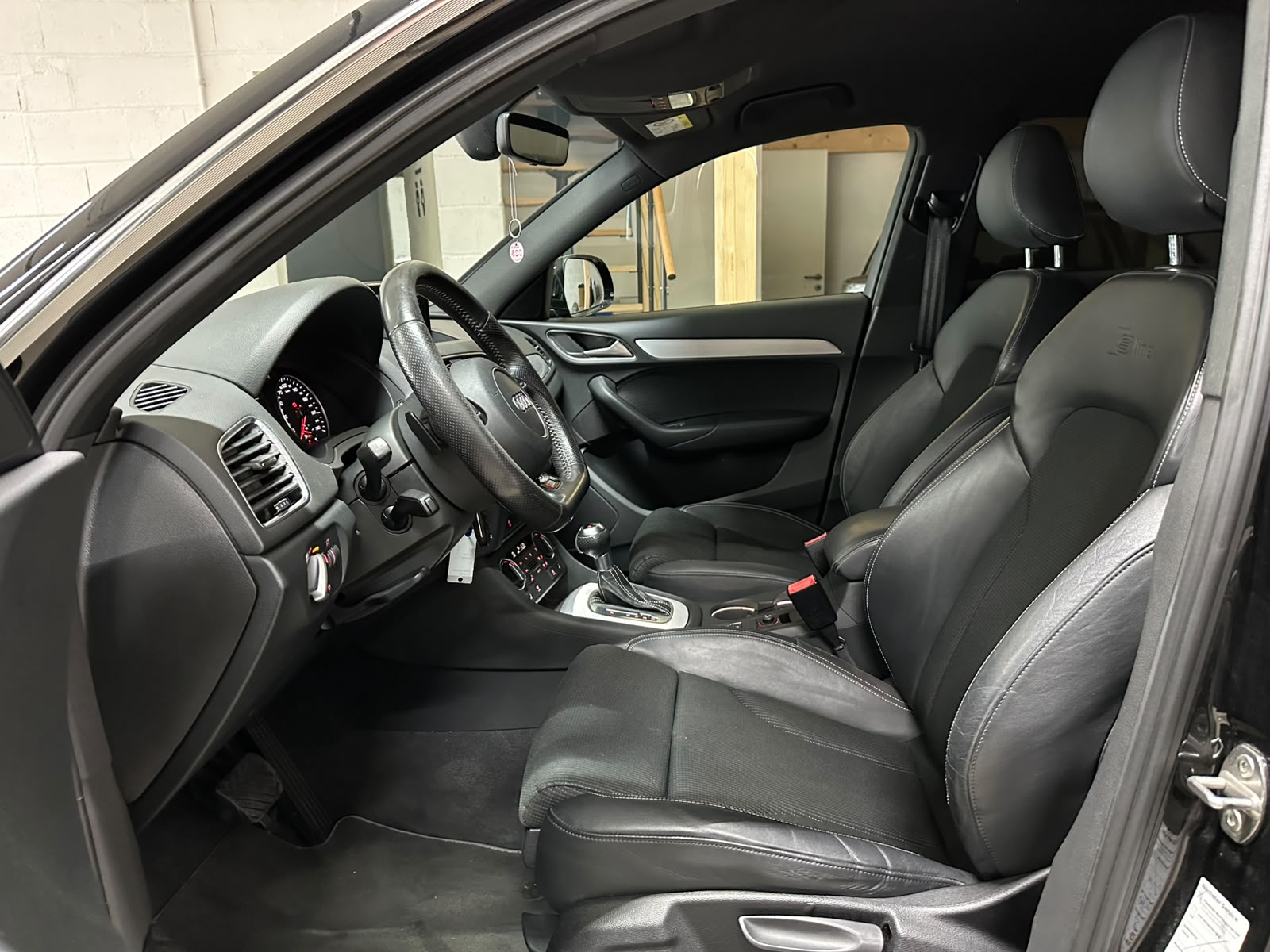AUDI Q3 2.0 TFSI sport quattro S-tronic-image-10