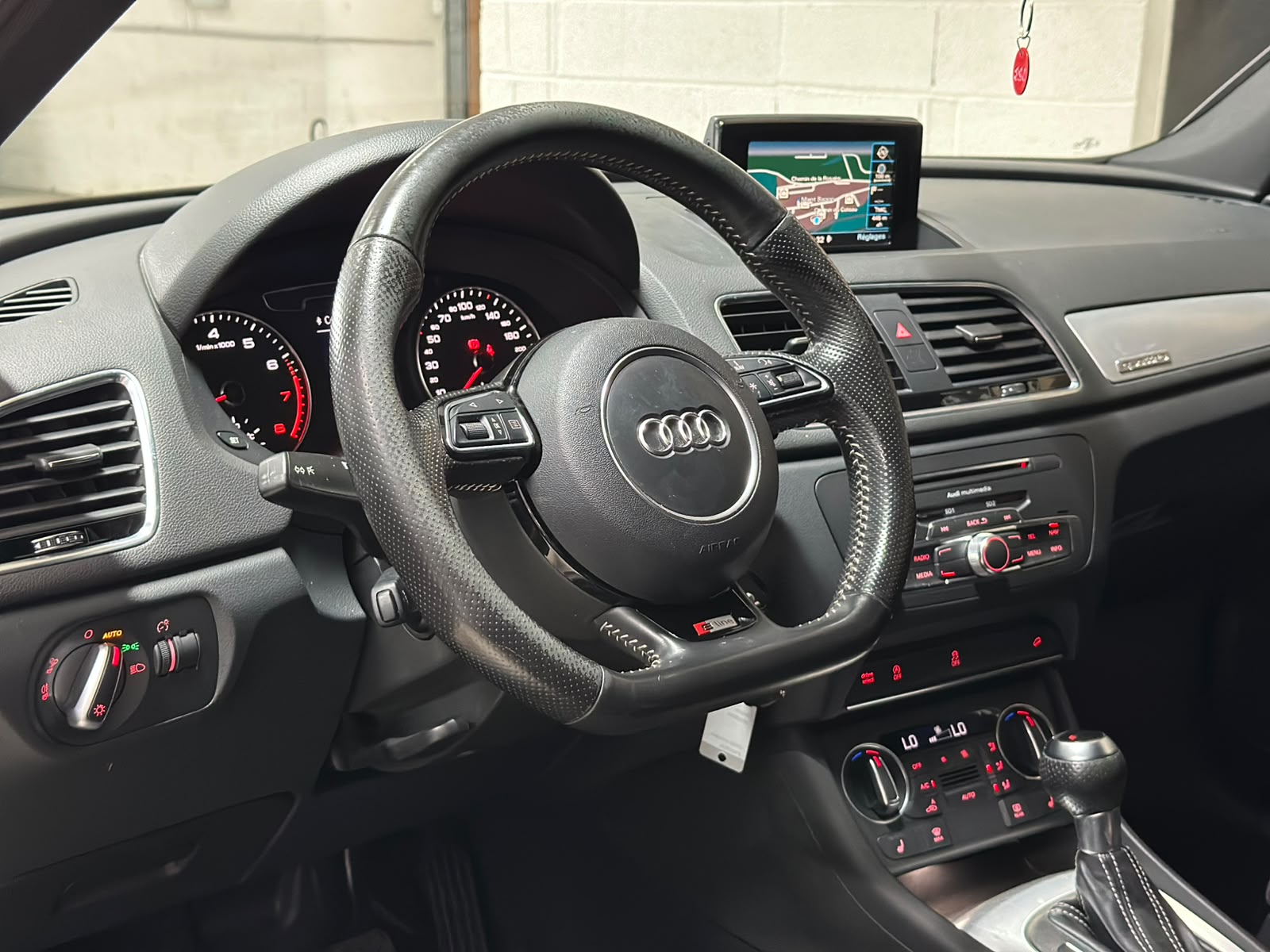 AUDI Q3 2.0 TFSI sport quattro S-tronic-image-12