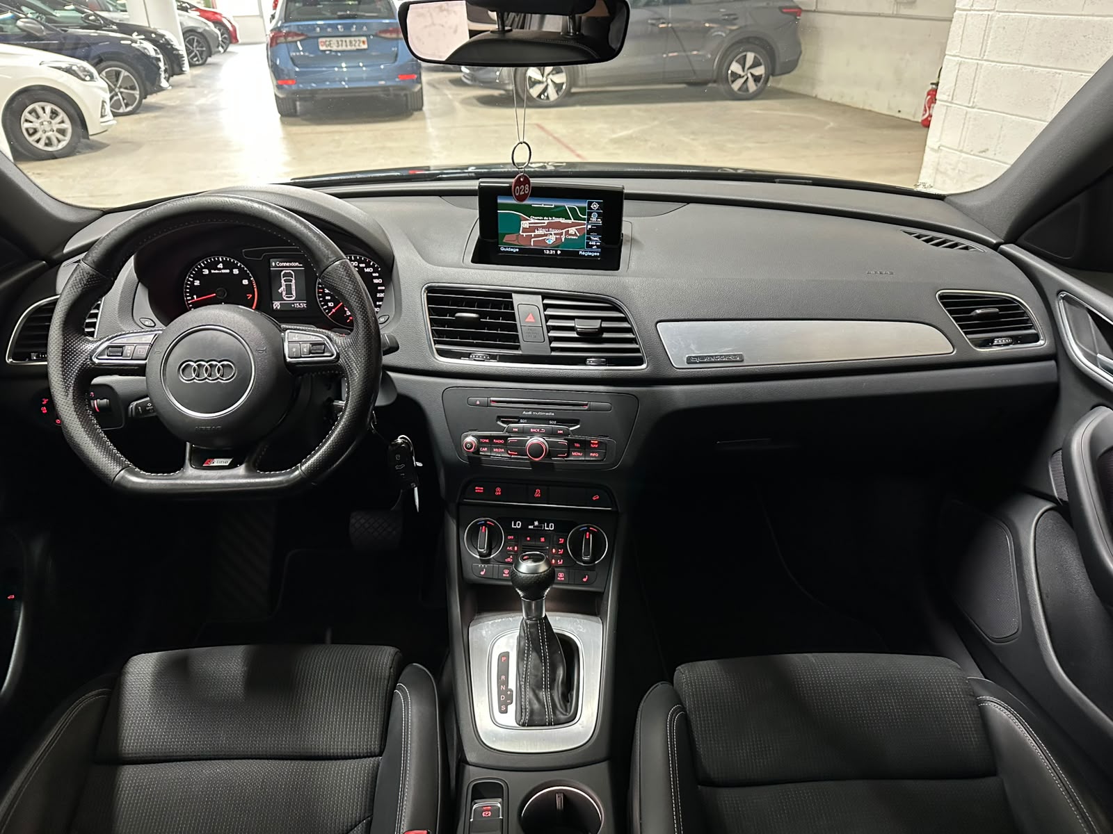 AUDI Q3 2.0 TFSI sport quattro S-tronic-image-9