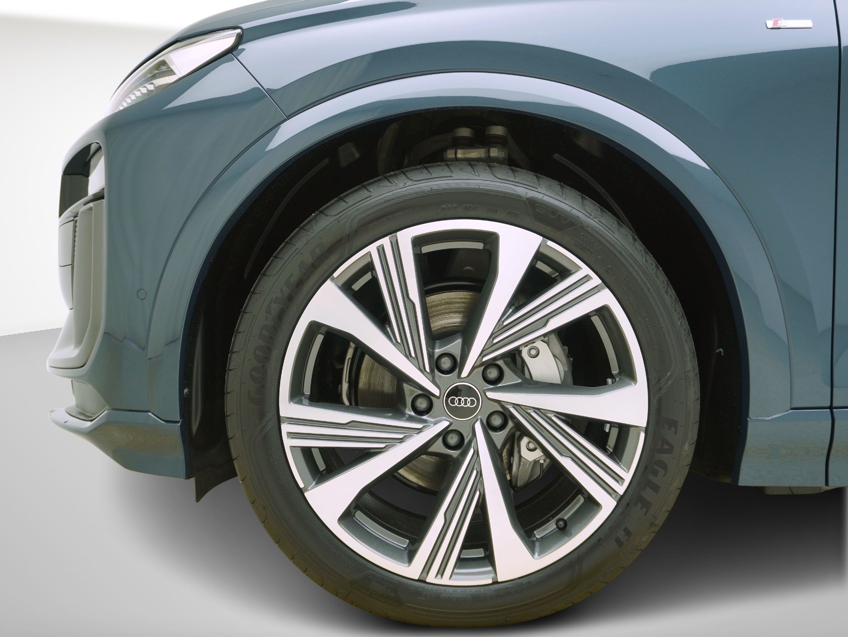 AUDI Q6 e-tron S line quattro **Audi Werksgarantie bis 02/2031**-image-8