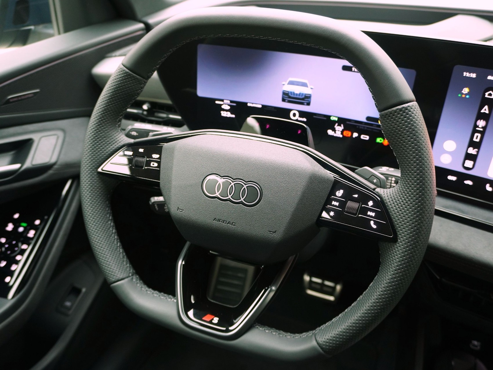 AUDI Q6 e-tron S line quattro **Audi Werksgarantie bis 02/2031**-image-13