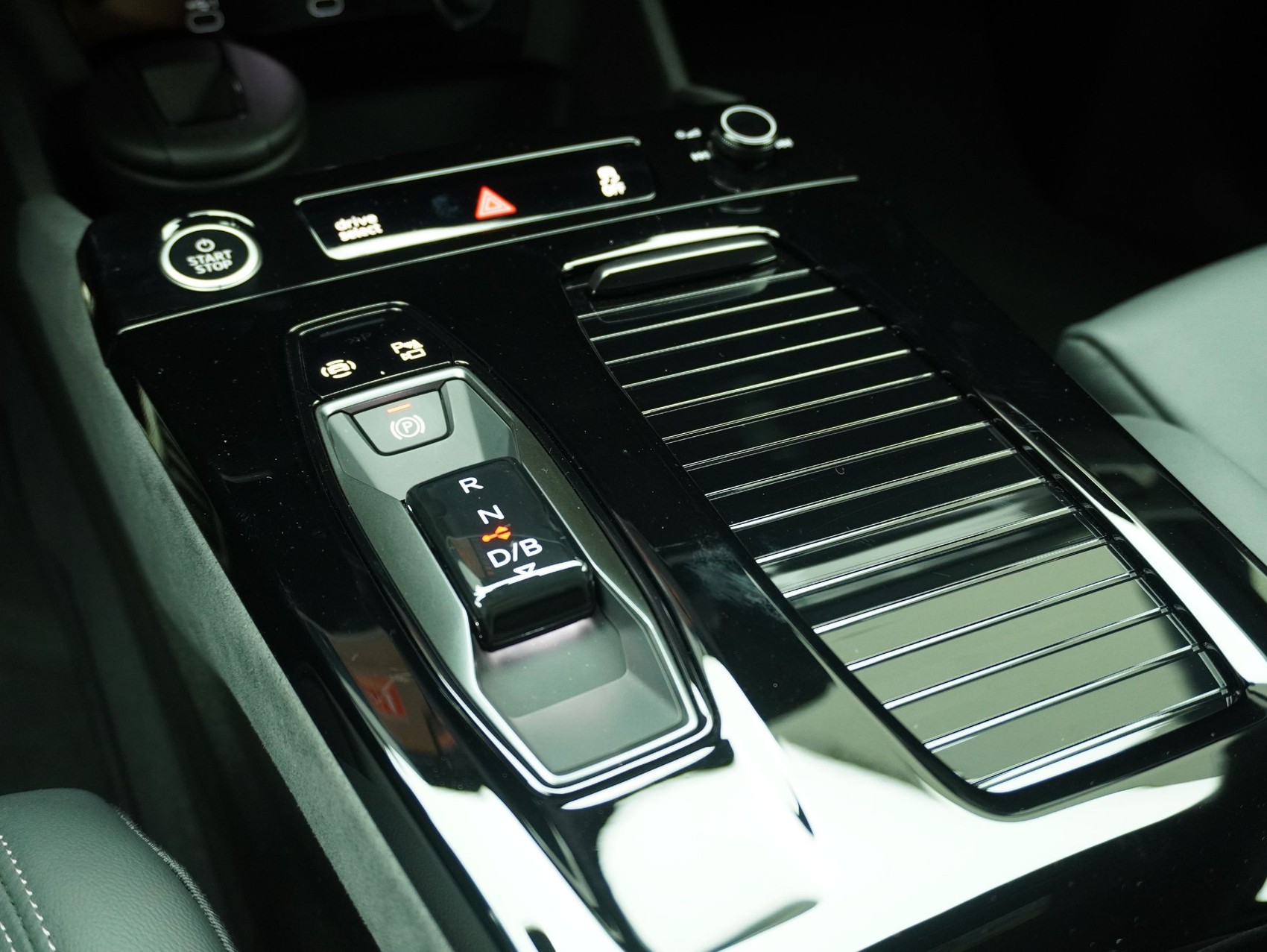 AUDI Q6 e-tron S line quattro **Audi Werksgarantie bis 02/2031**-image-20