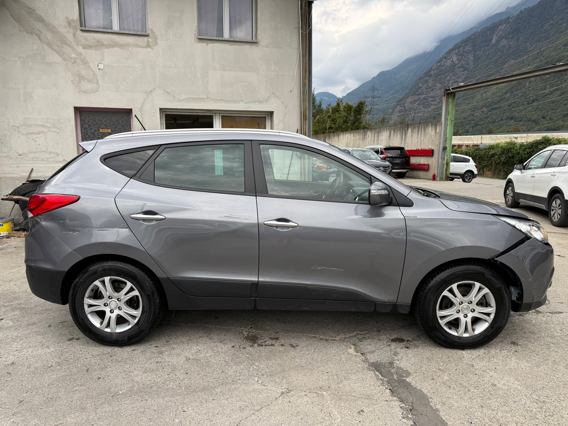 HYUNDAI iX 35 2.0 CRDi Style 4WD Automatic-image-6