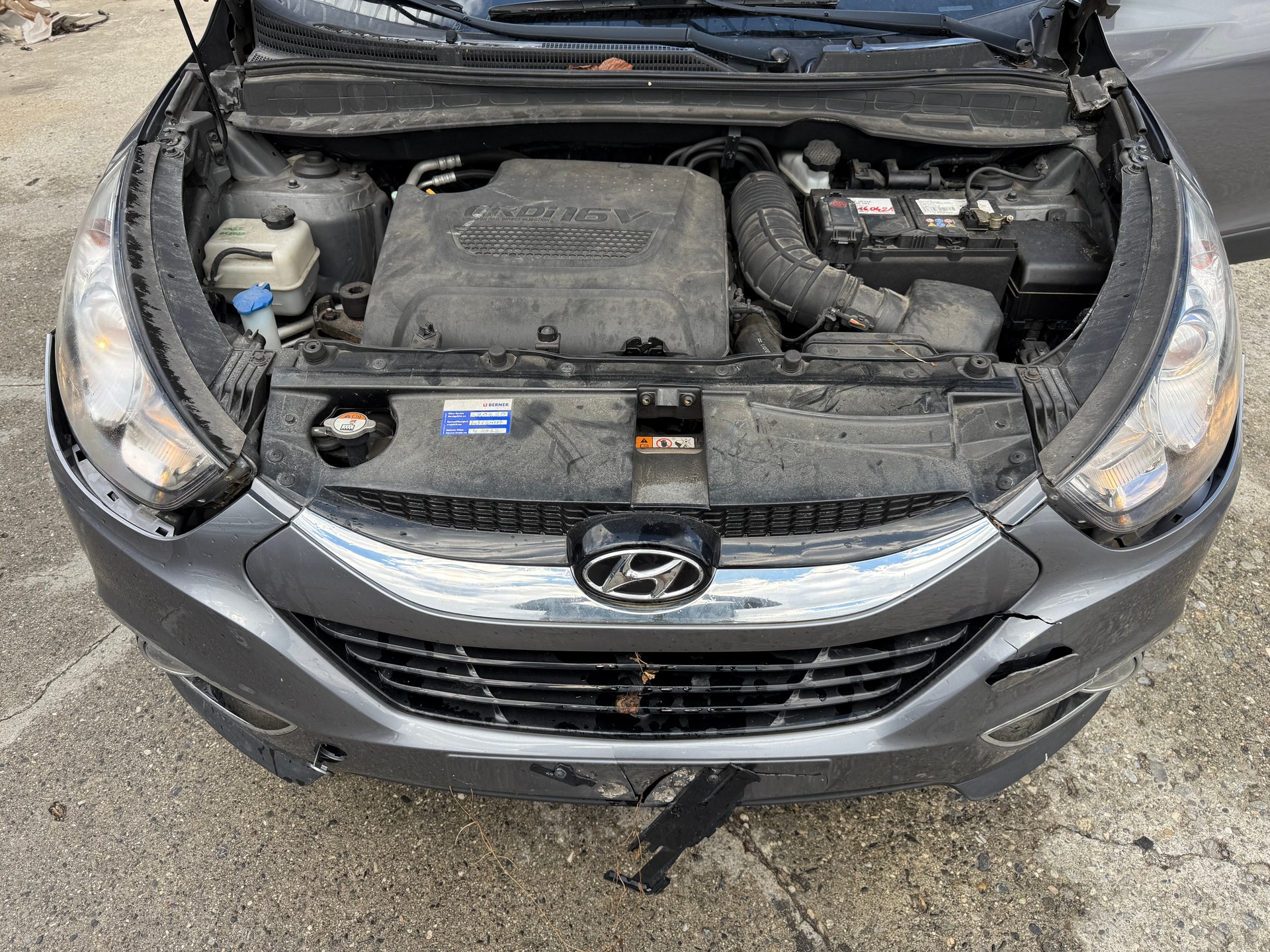 HYUNDAI iX 35 2.0 CRDi Style 4WD Automatic-image-3